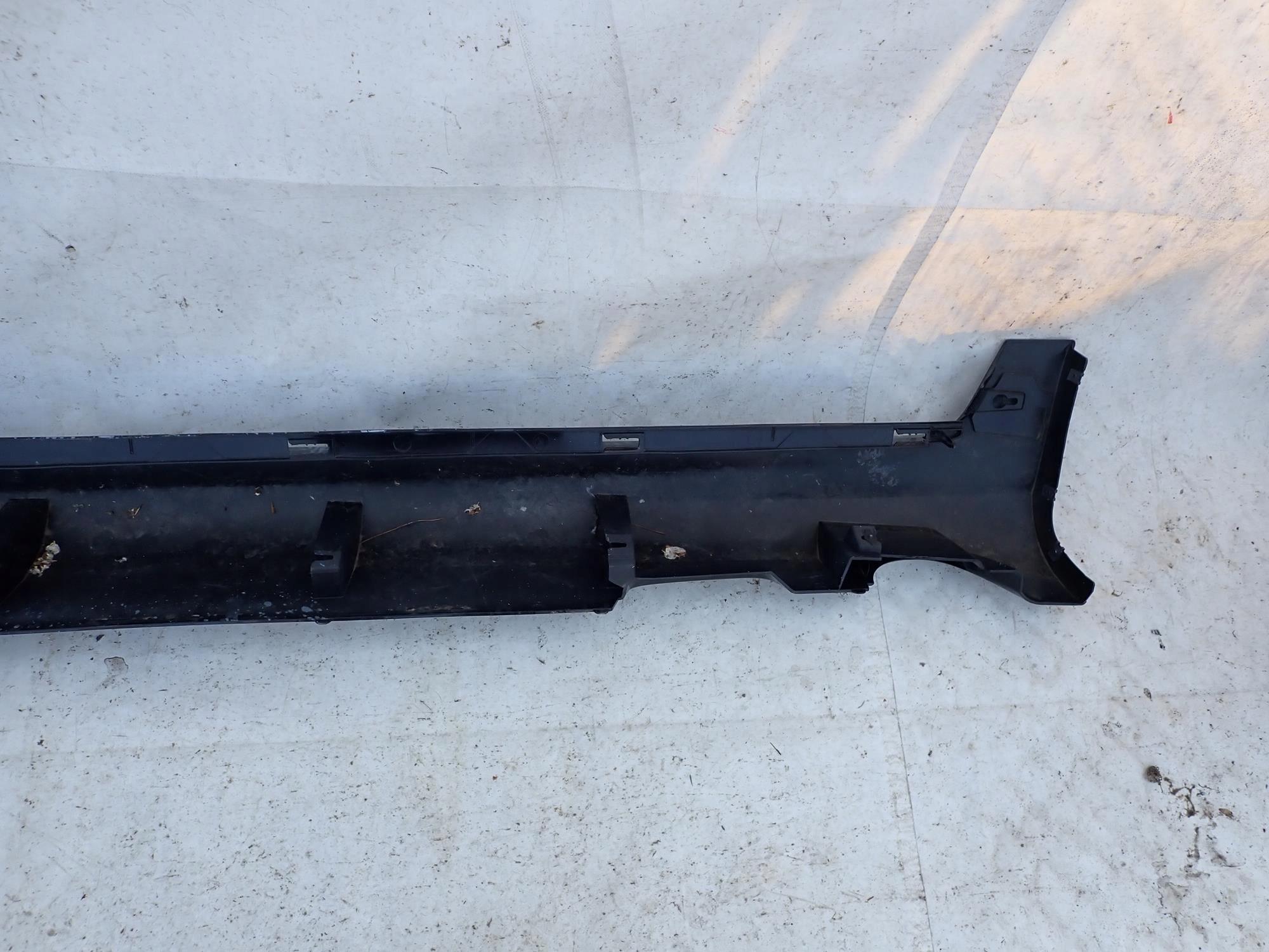 VOLVO XC60 and 1 LIFT 13-17 moulding threshold right