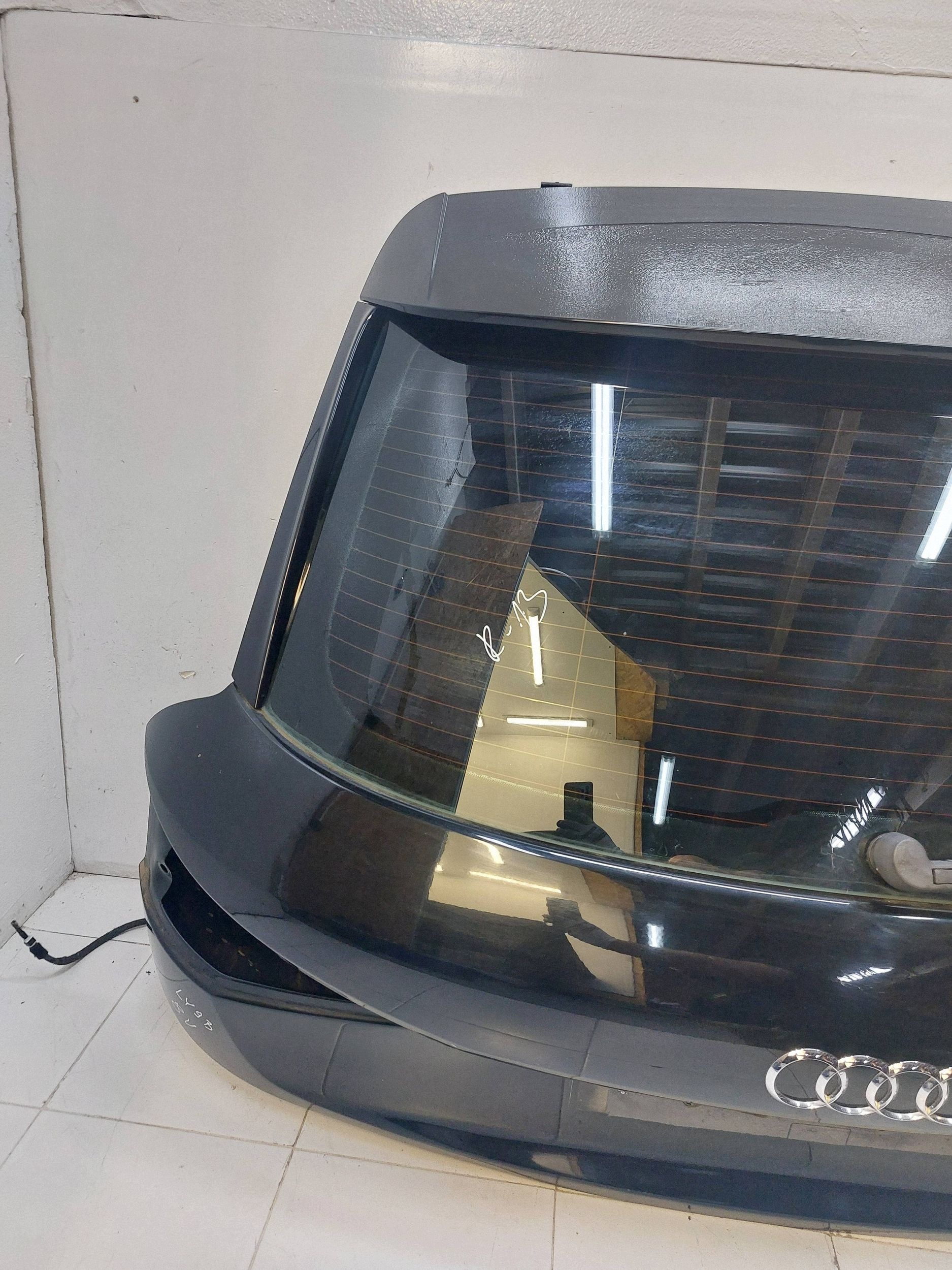AUDI Q3 8U 11-18r trunk door boot rear part LY9B complete