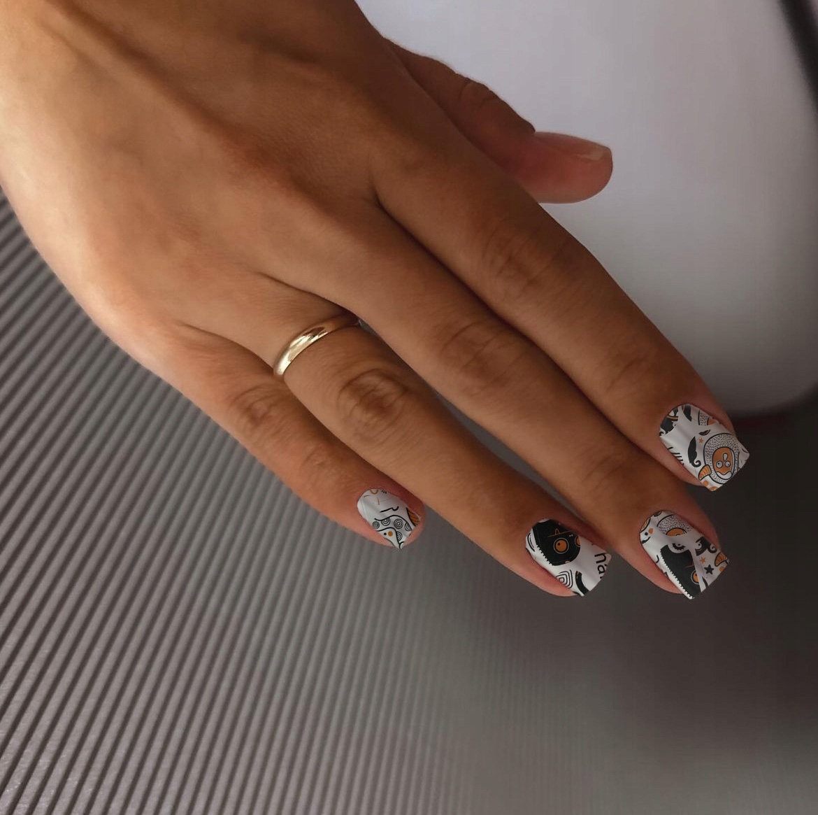 Folie do Manicure VINYL SLIDERS - Naklejki na Paznokcie oraz do pedicure Rodzaj Kolorowe