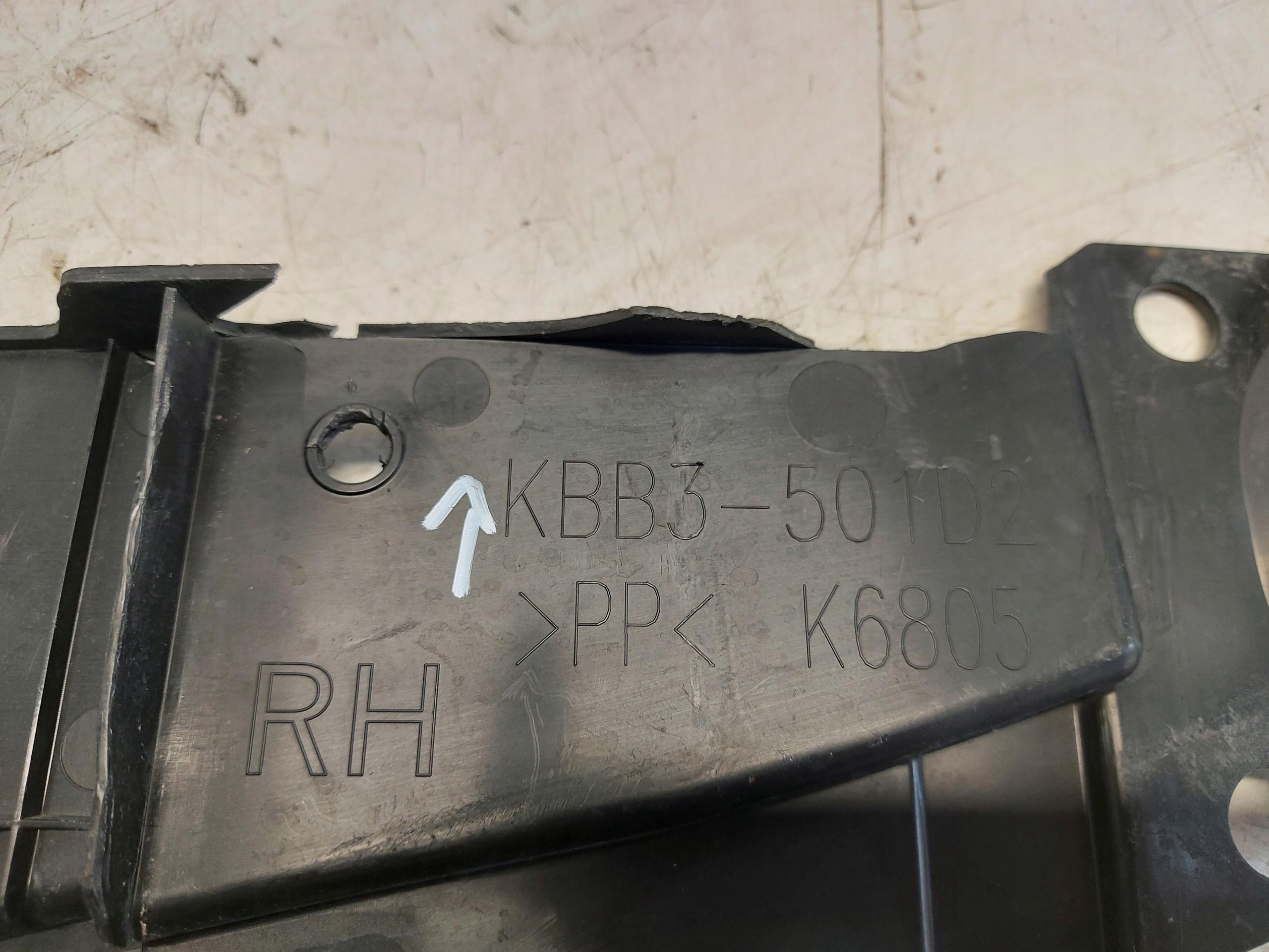 Mazda CX60 2023r plastyk cover for support panel for radiators right upper