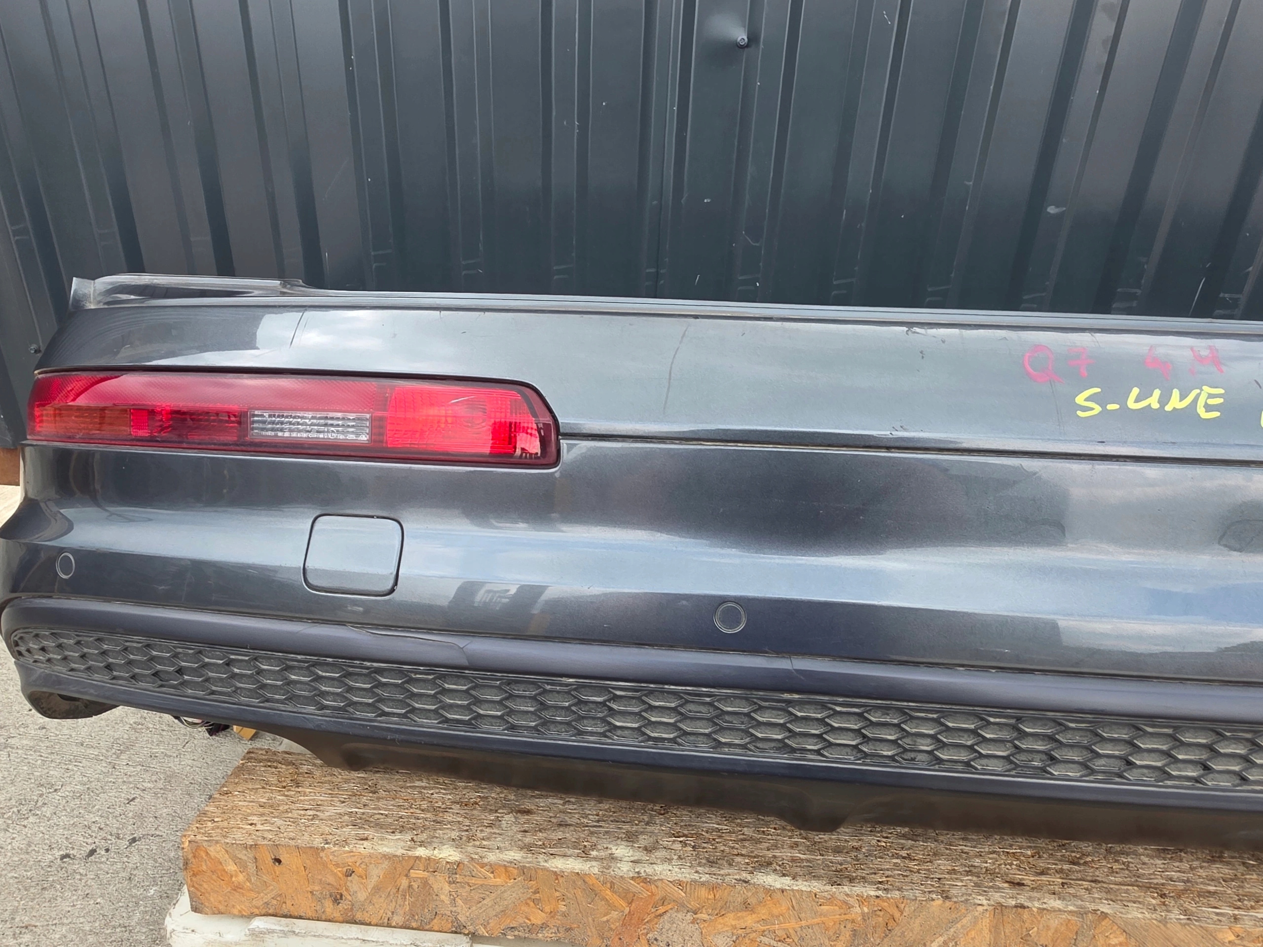 bumper rear part AUDI Q7 4M S LINE LZ7S 4XPDC towing complete !!!