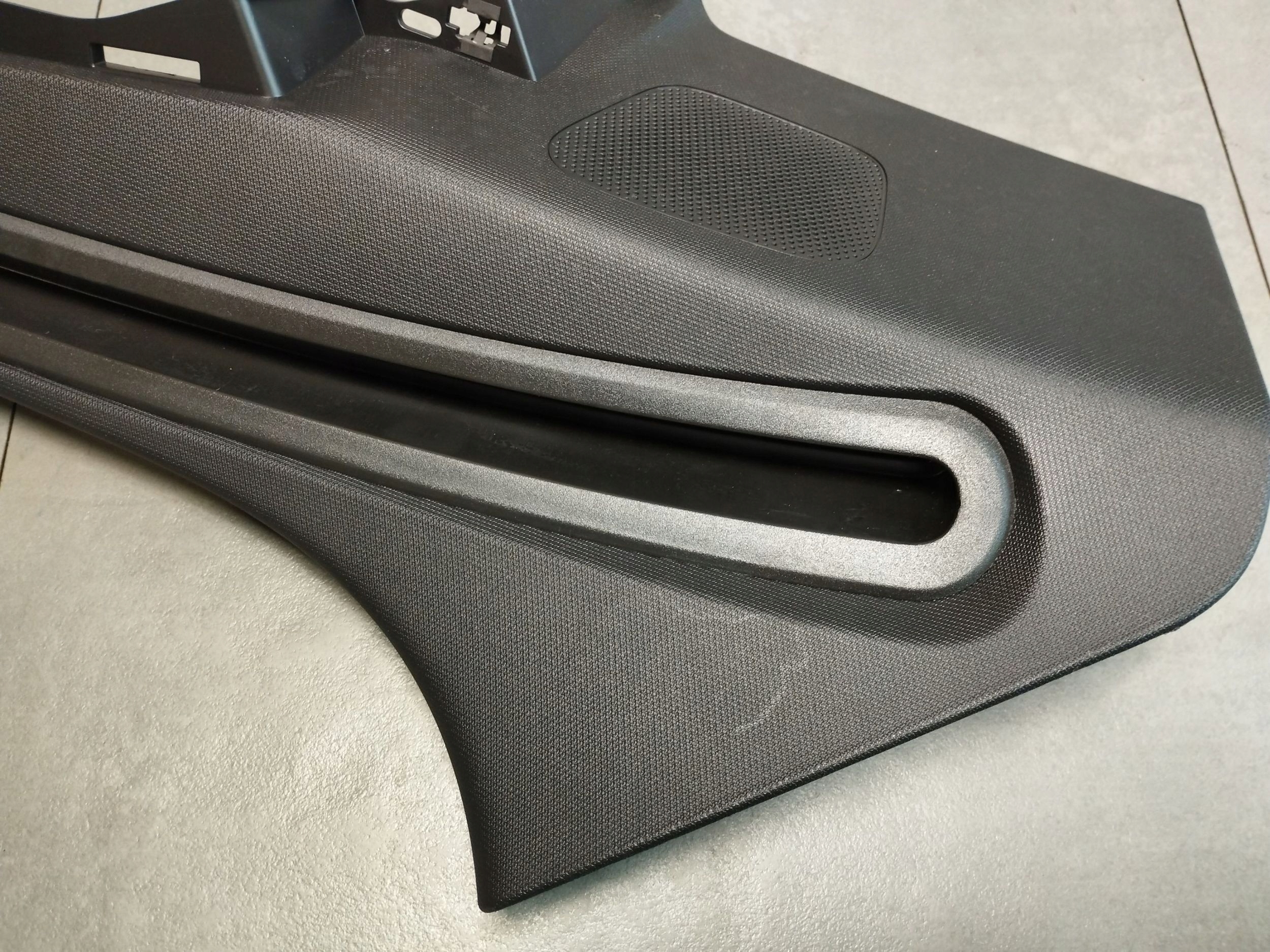 Audi A5 B10 KOMBI holder rolety boot right rear part 8B9867246A