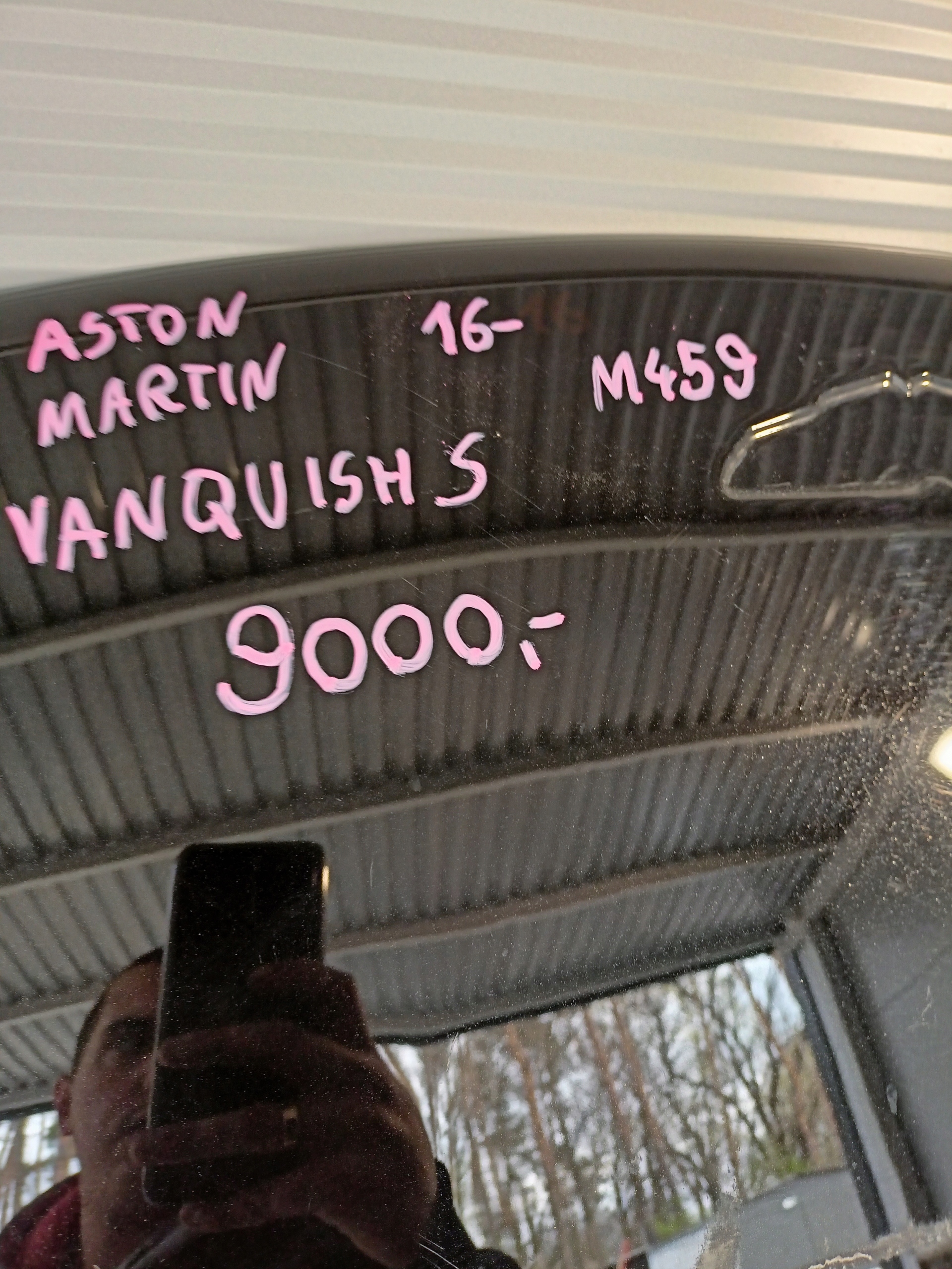Aston Martin Vanquihs 16- kapota