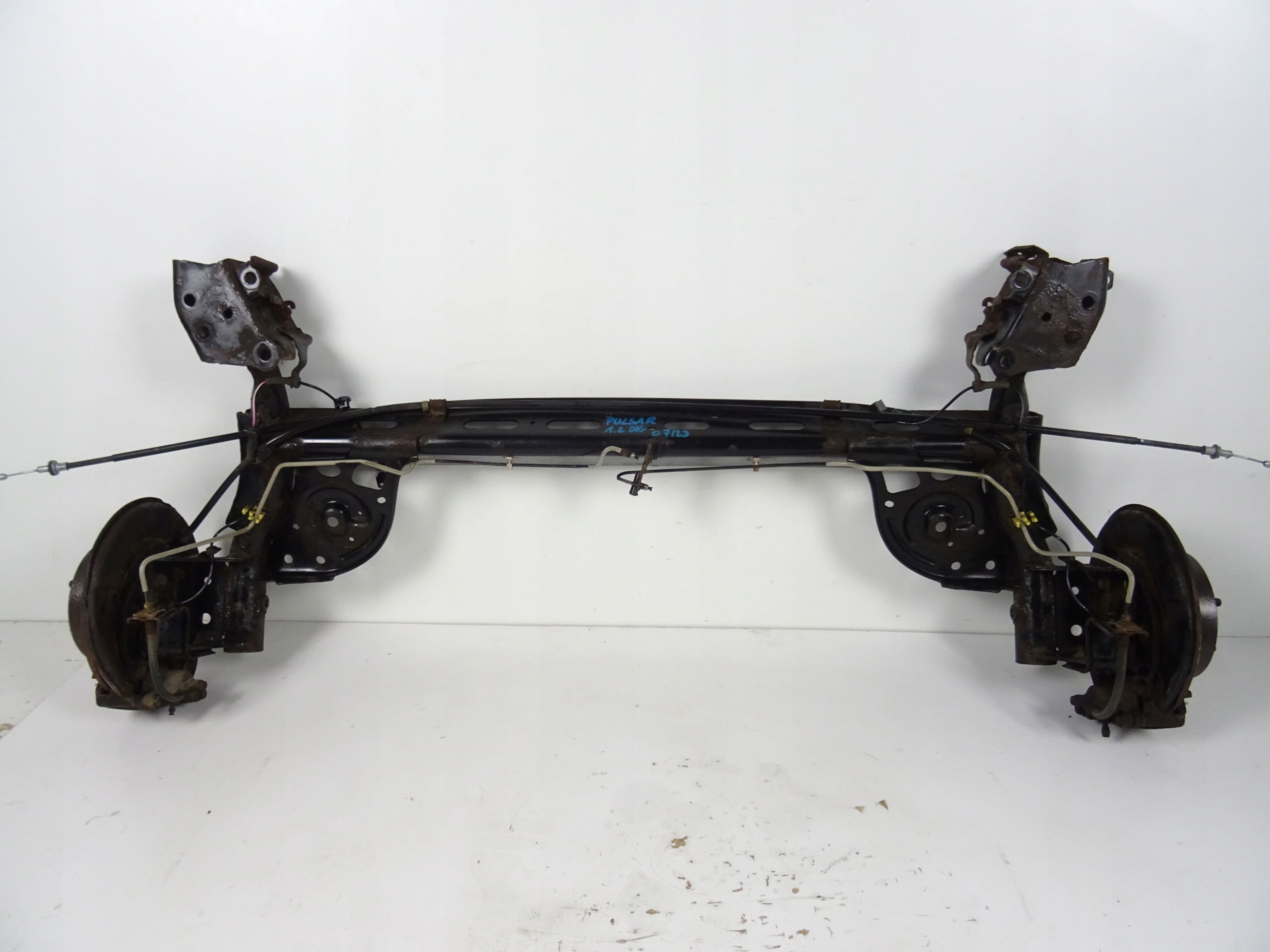 NISSAN PULSAR 1.2 DIG BELKA ZAWIESZENIA TYLNA TYŁ 14-18