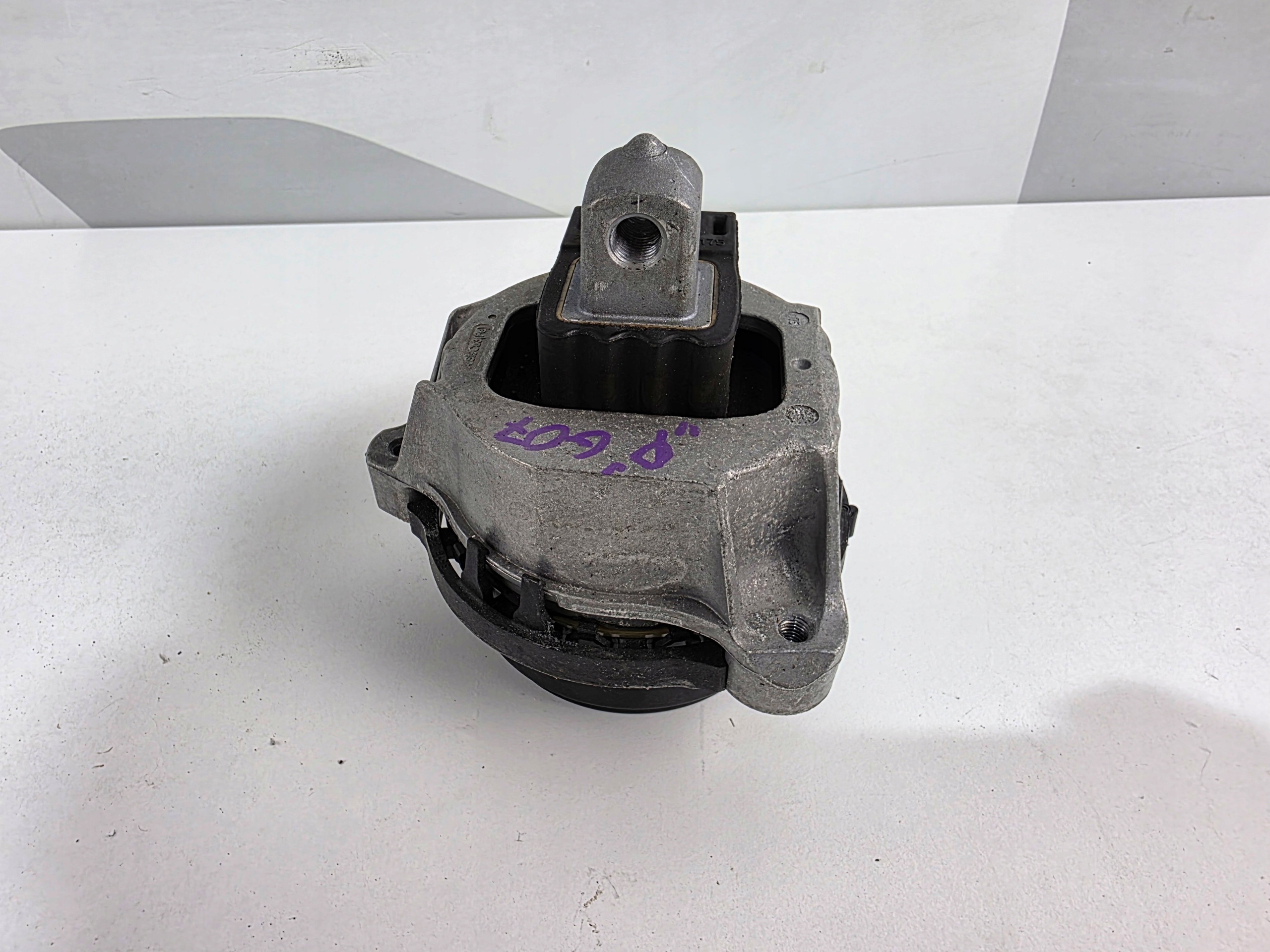 holder engine mount right BMW X7 G07 2987952