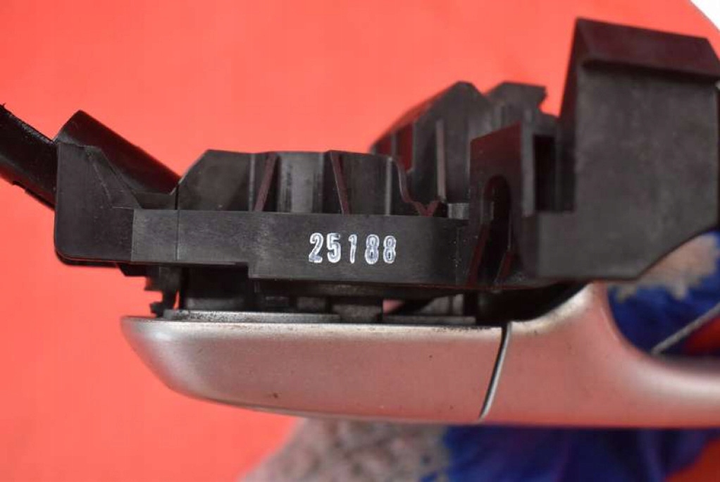 handle left rear part rear SREBRNA 30784202 VOLVO XC70 2 II 07-13