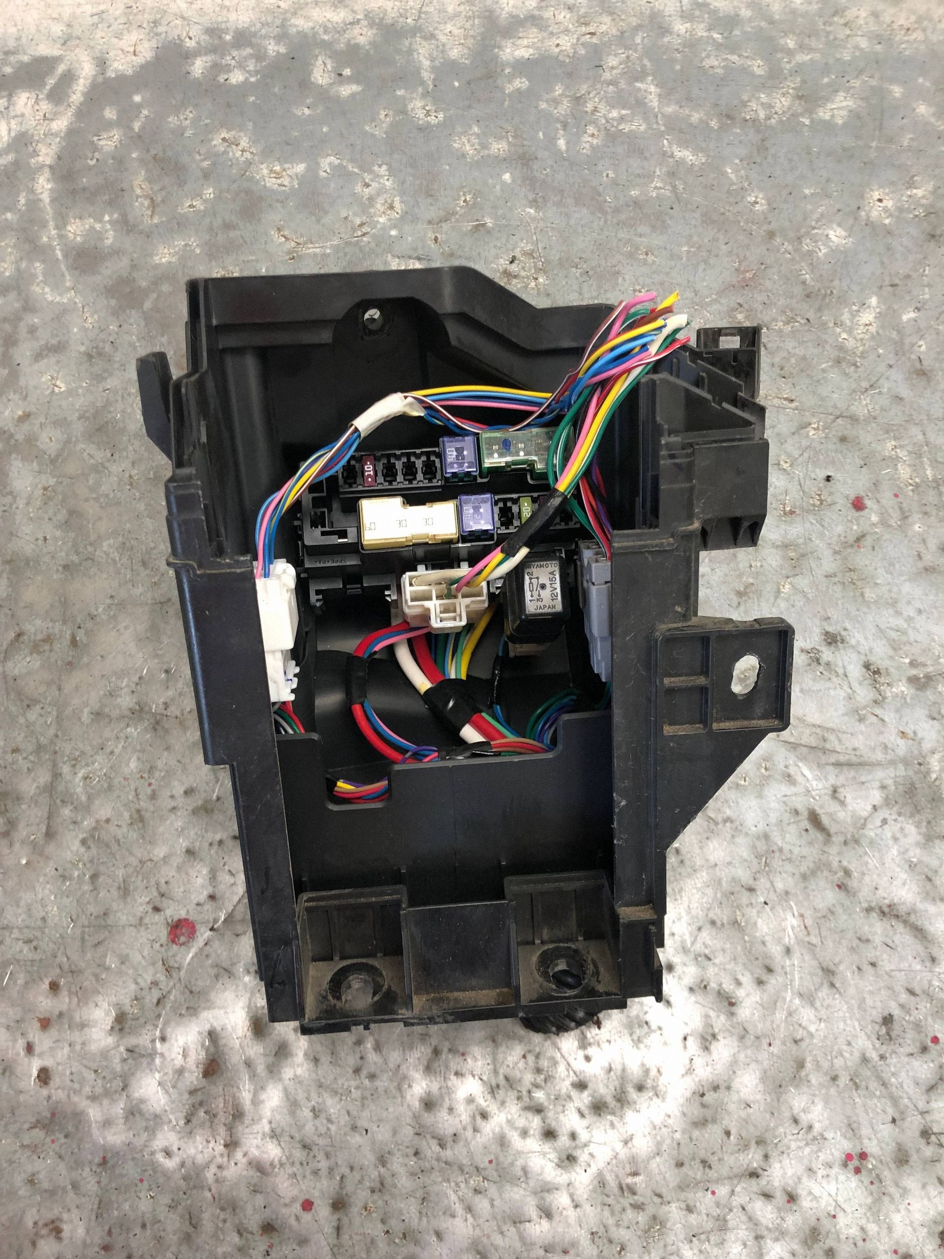 fuse box NISSAN VERSA sedan