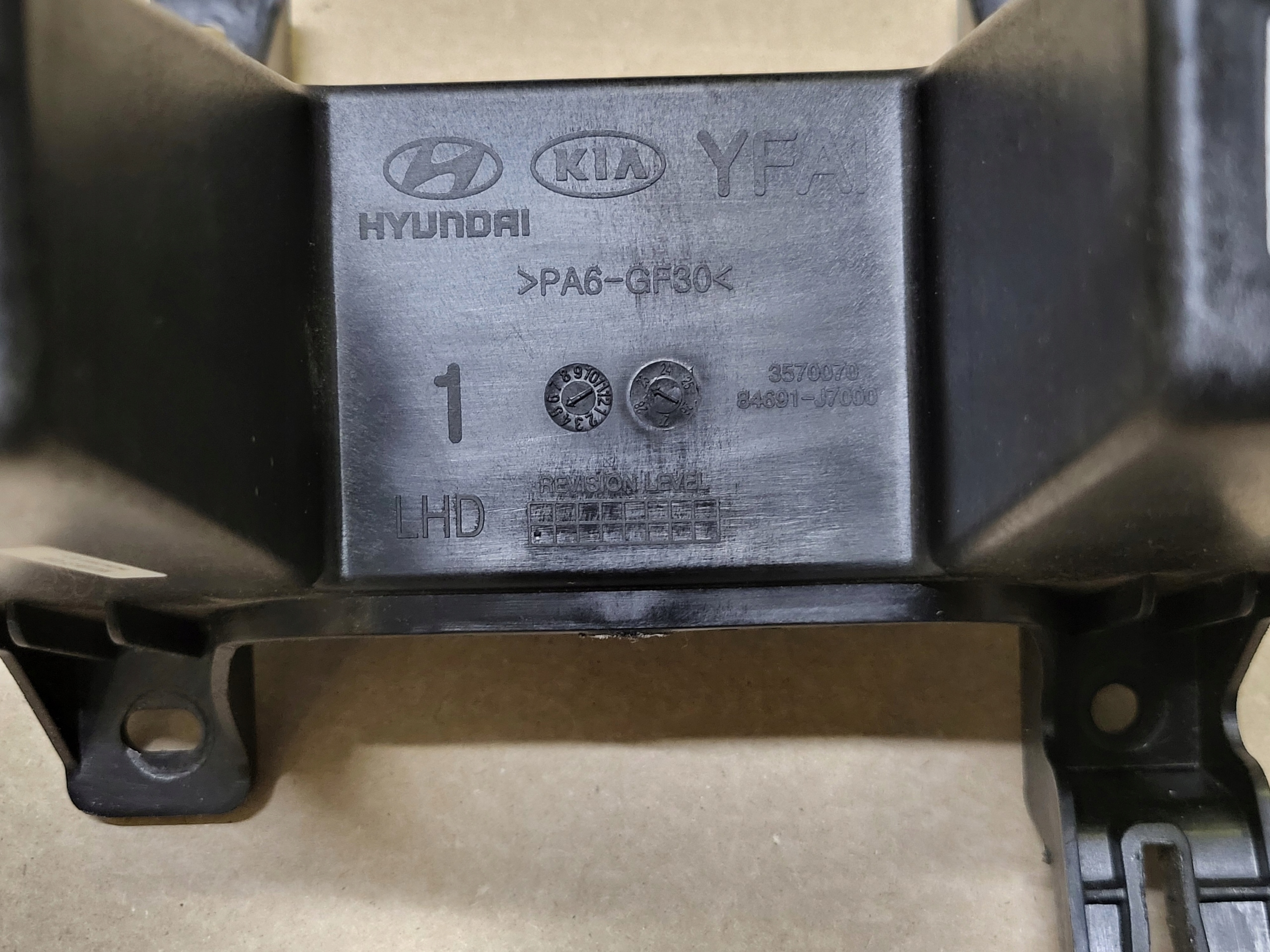console TUNELU SRODKOWEGO holder bracket KIA CEED III CD PROCEED OE EU
