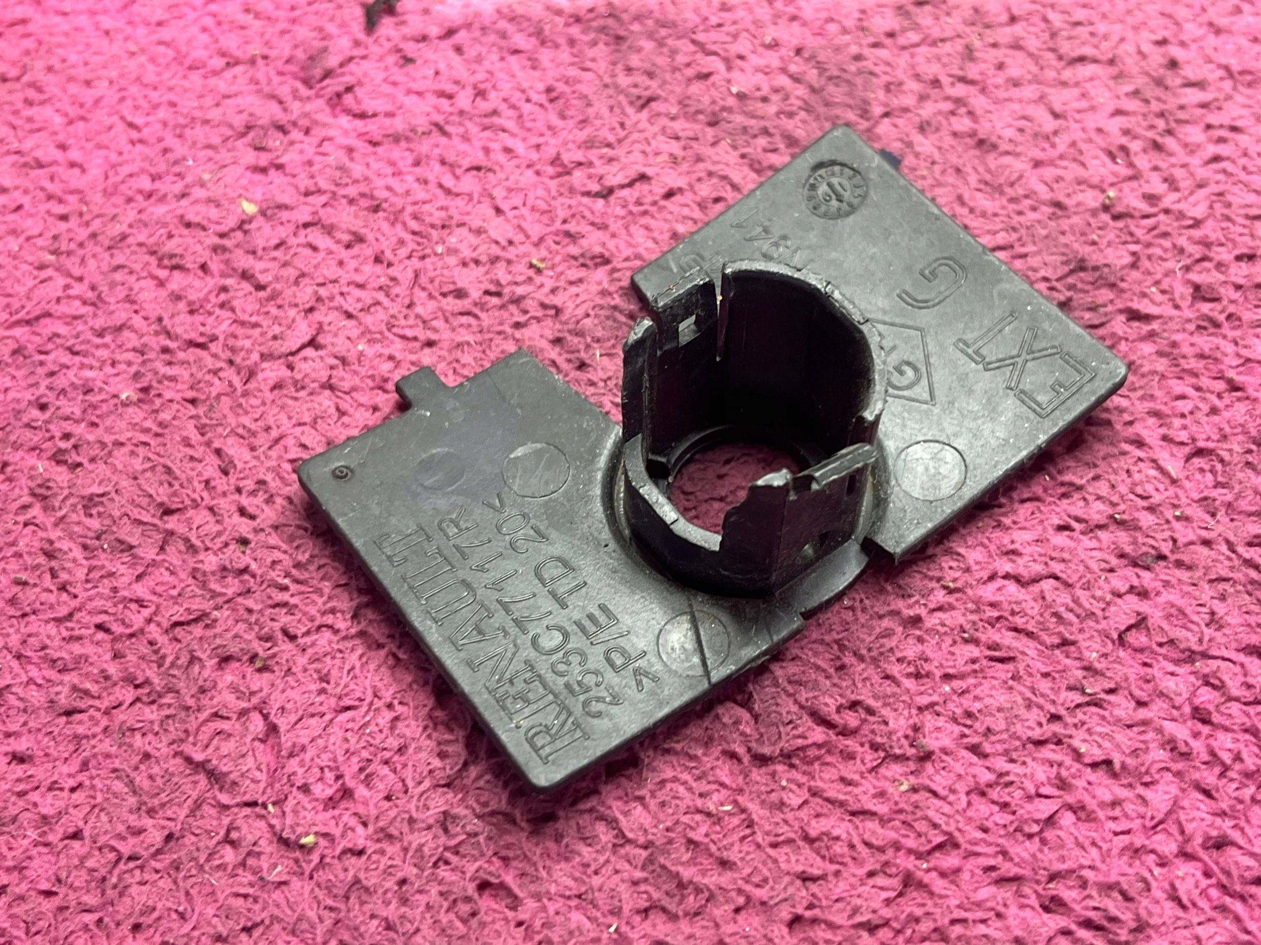 bracket KOCZYK of the sensor PDC rear part Dacia Duster II 253C77117R
