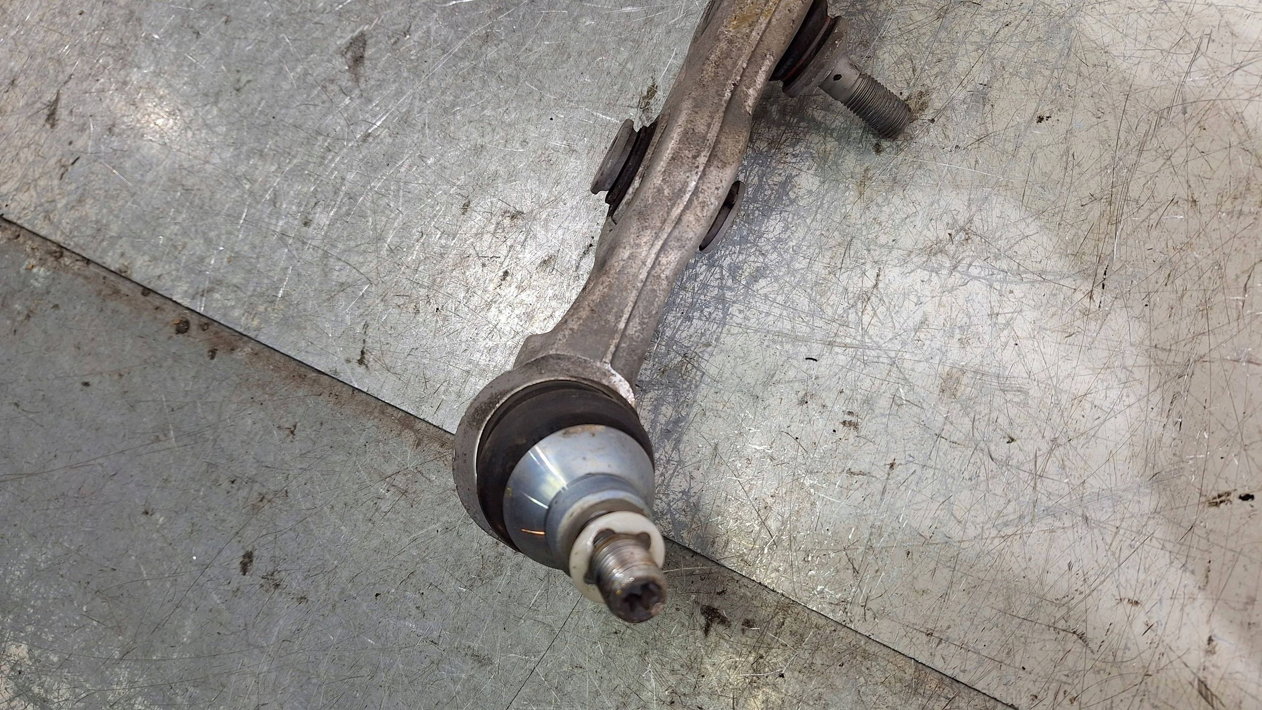 arm left front 20507LI MERCEDES W205 W213 W238