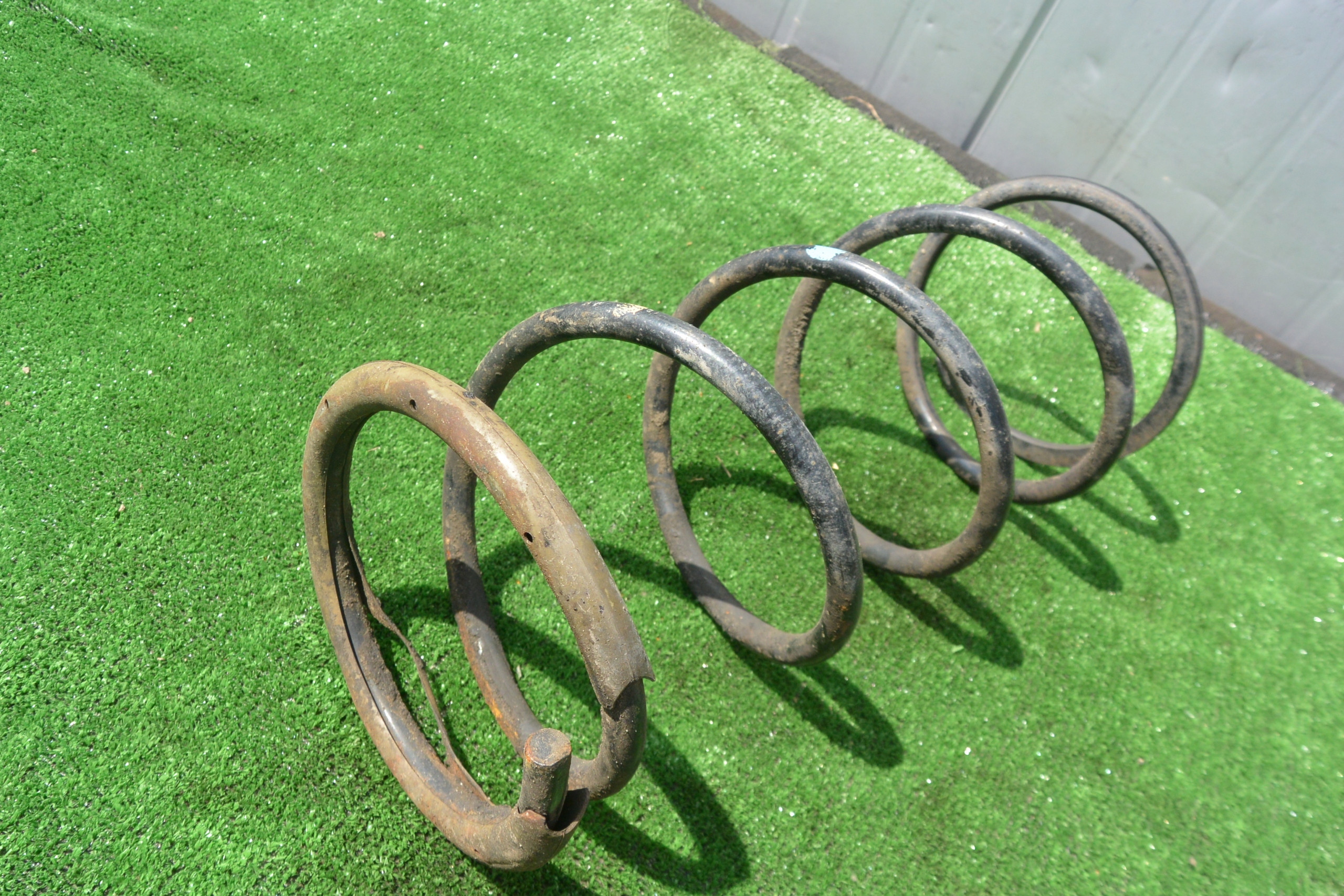 NISSAN MAXIMA A33 spring springing front