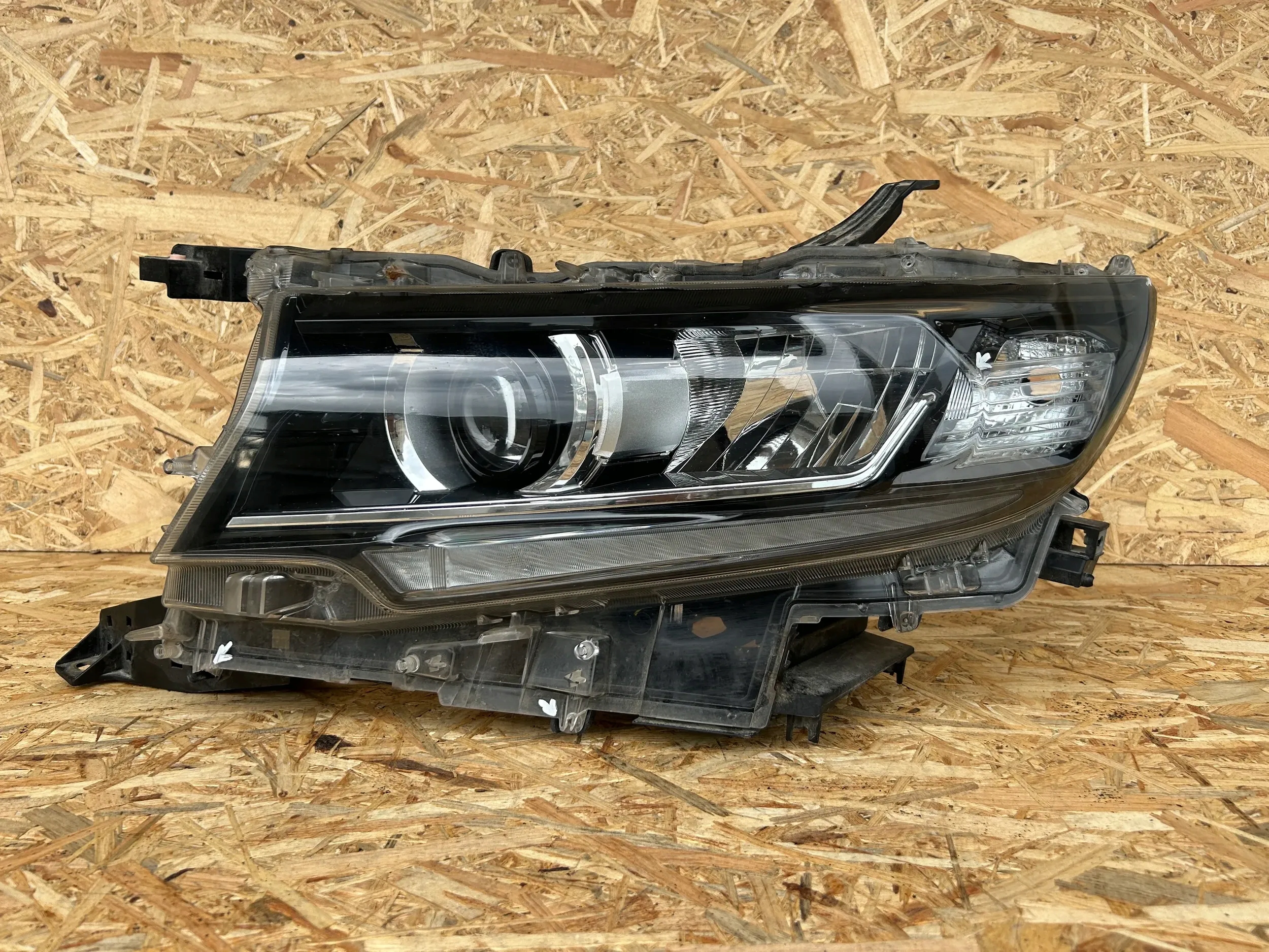 Toyota Land Cruiser (J150) 2019 Фари спереду