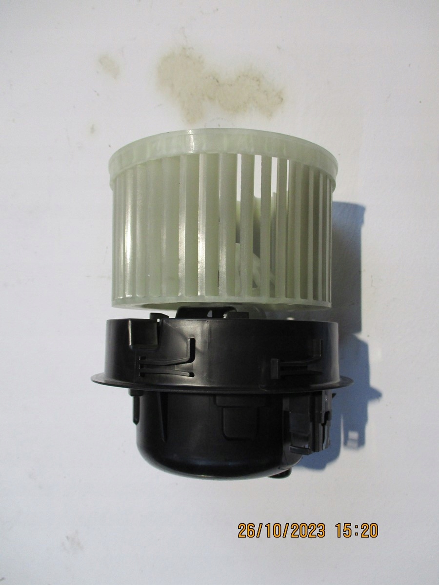 ventilátor topení PEUGEOT 208 II