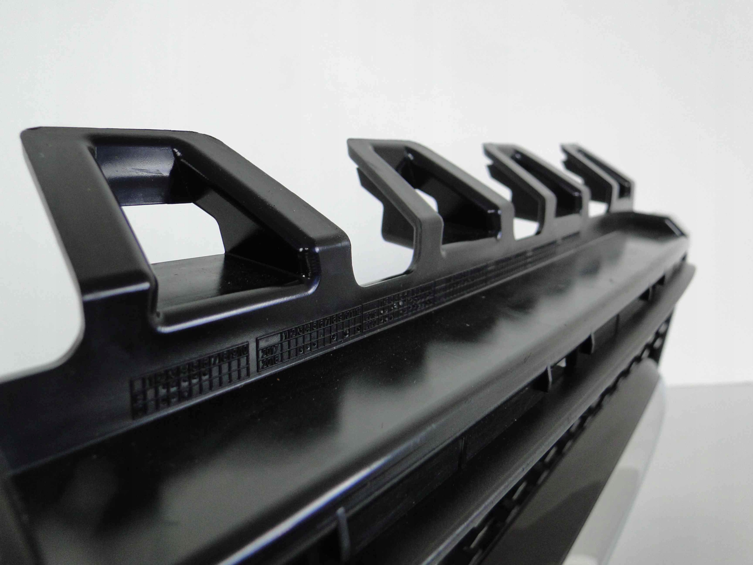 MERCEDES CLA 118 GRILL ATRAPA DIAMENT KAMERA ORYG Strona zabudowy przód