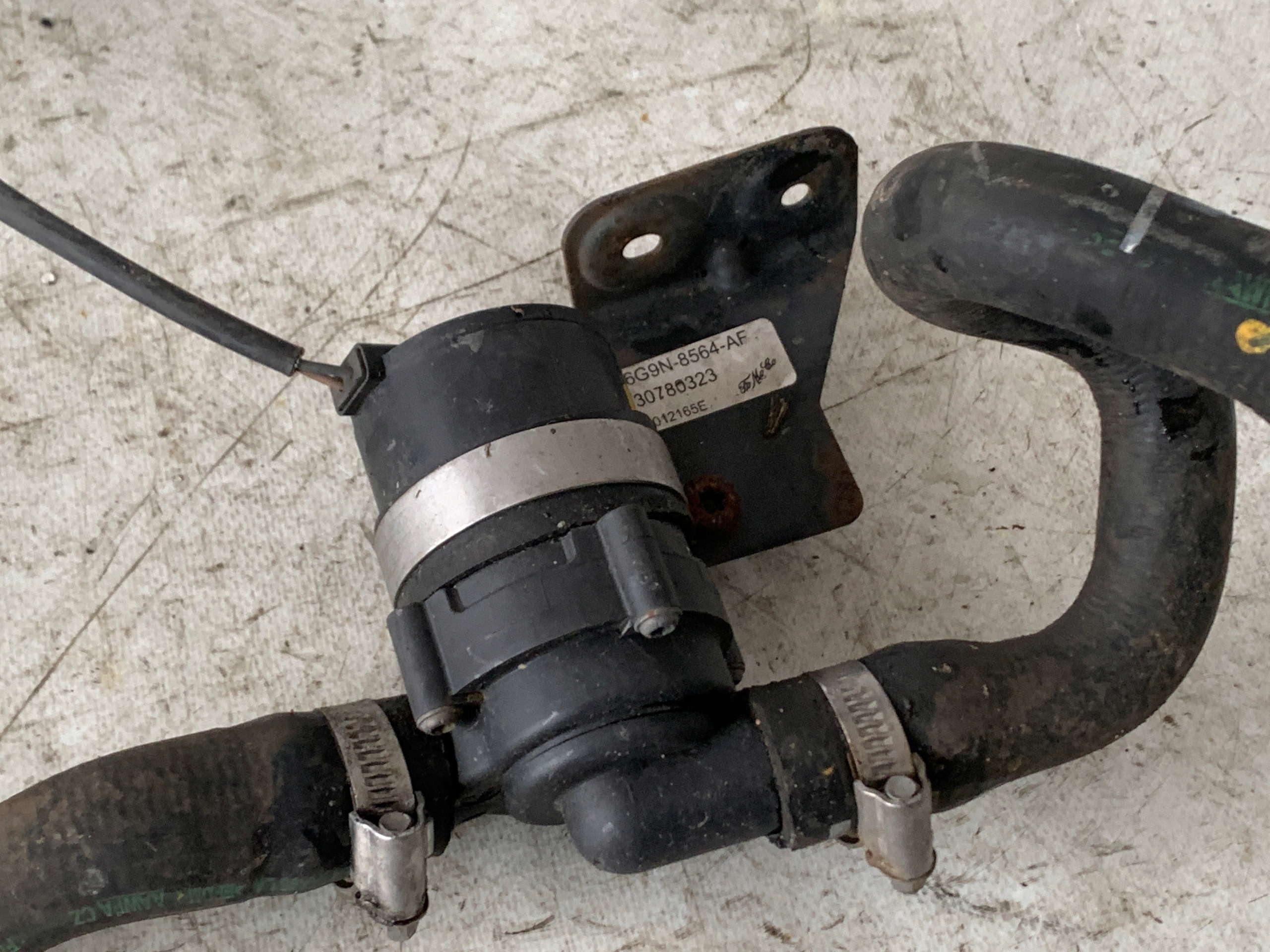 # Pumpa obehu vody FORD VOLVO 6G9N-8564-AF