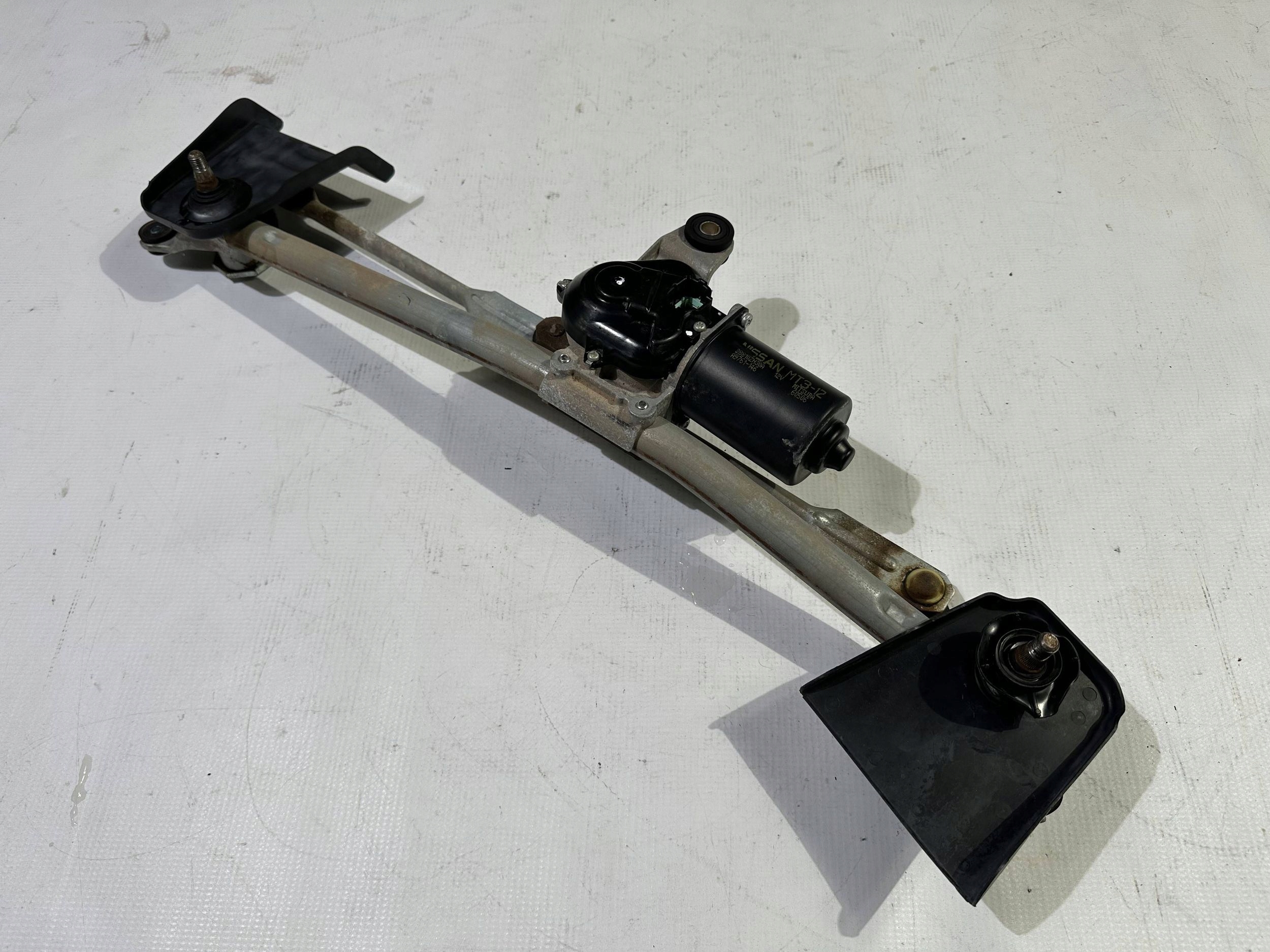 Gestänge Motor Wischer Nissan Titan 2016+