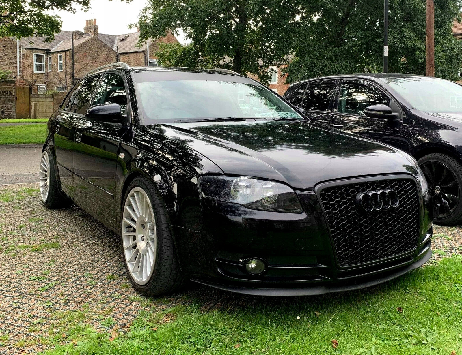 Atrapa grill Audi A4 B7 04-08 RS look black połysk Kolor czarny