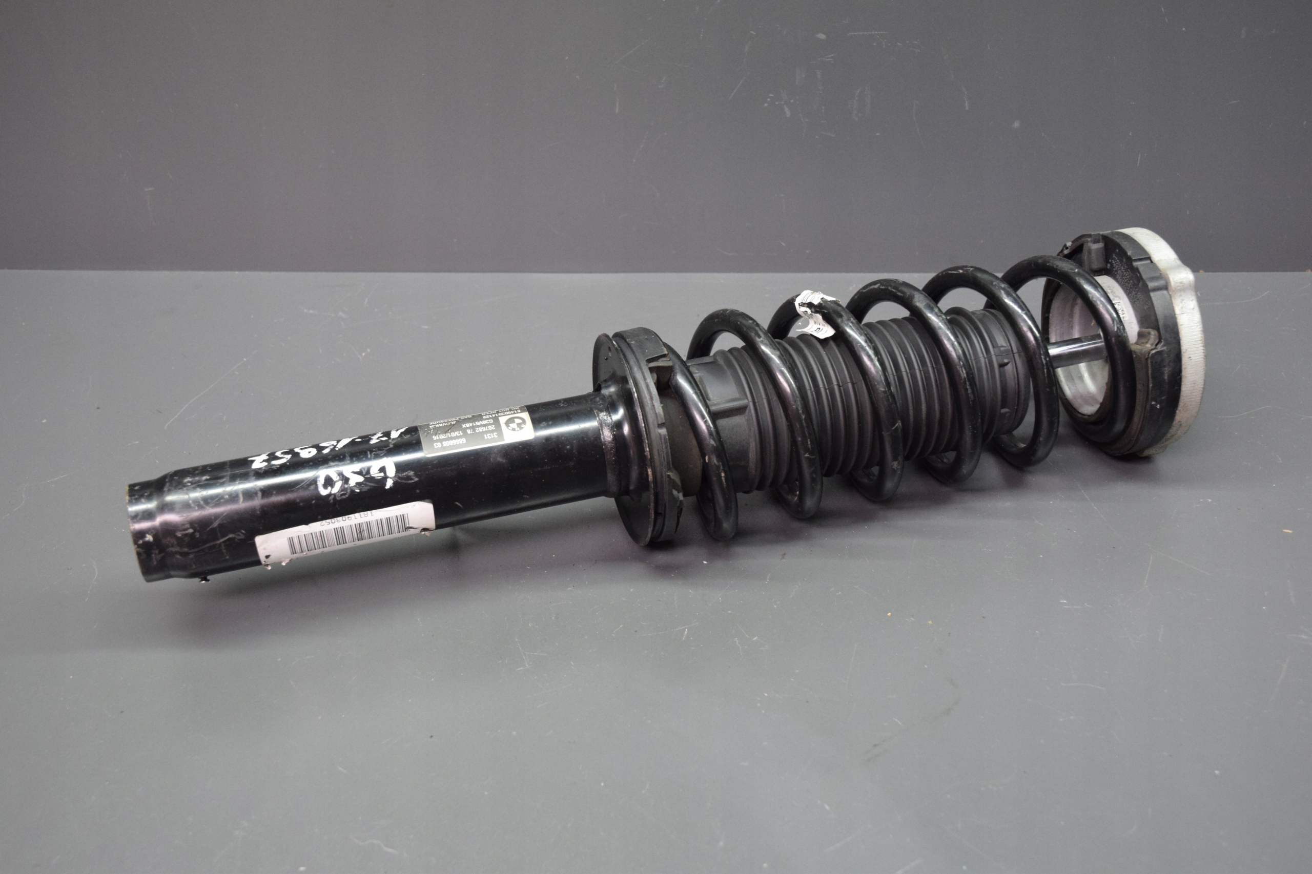 shock absorber right front BMW 5 G30 4x4 6866608