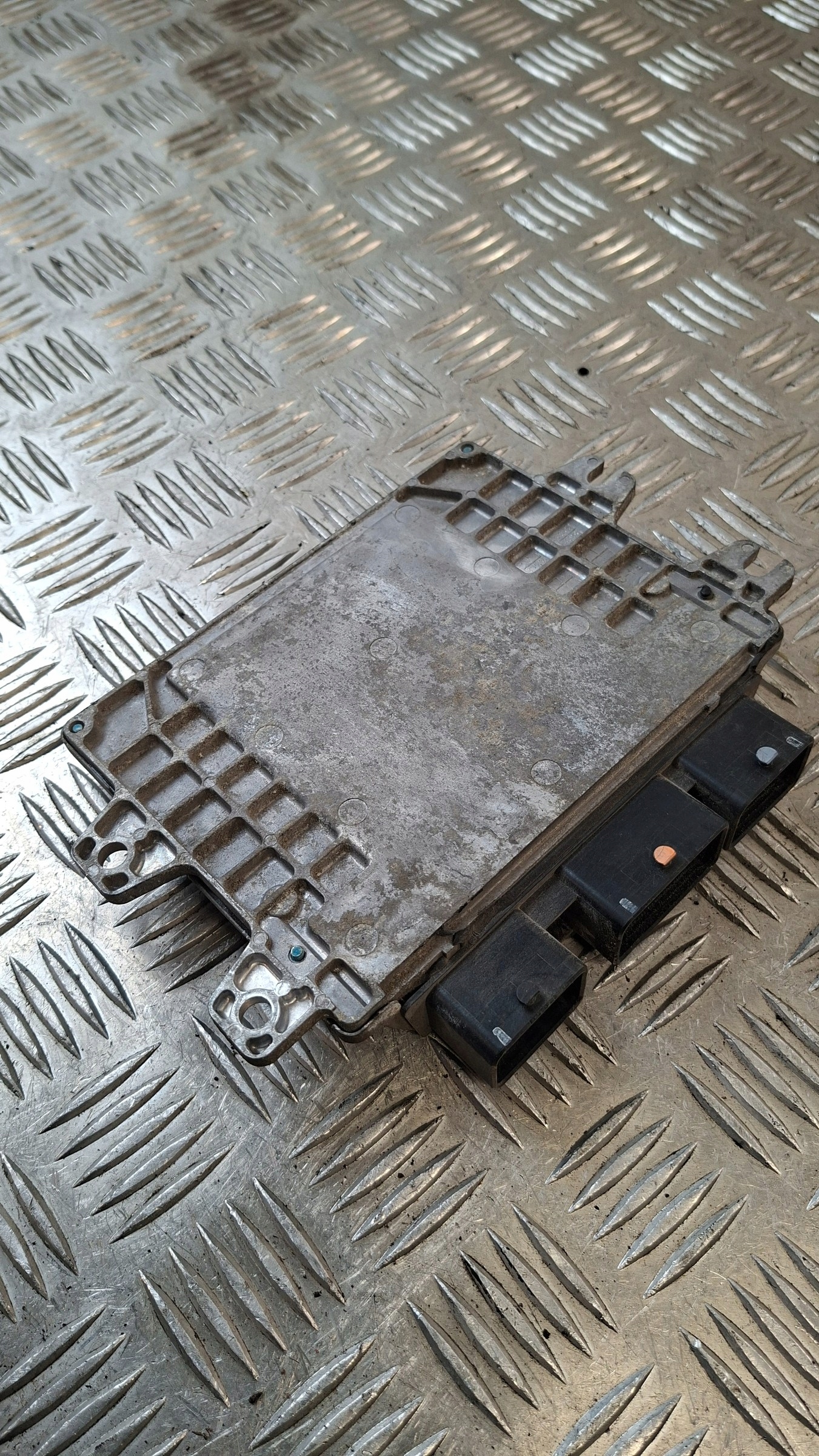 control unit of the engine NISSAN TIIDA 1.8