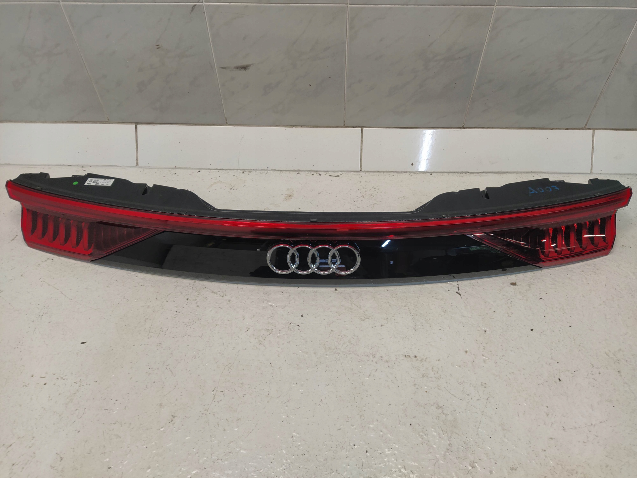 AUDI Q8 4M8 light lights rear part rear cap bonnet