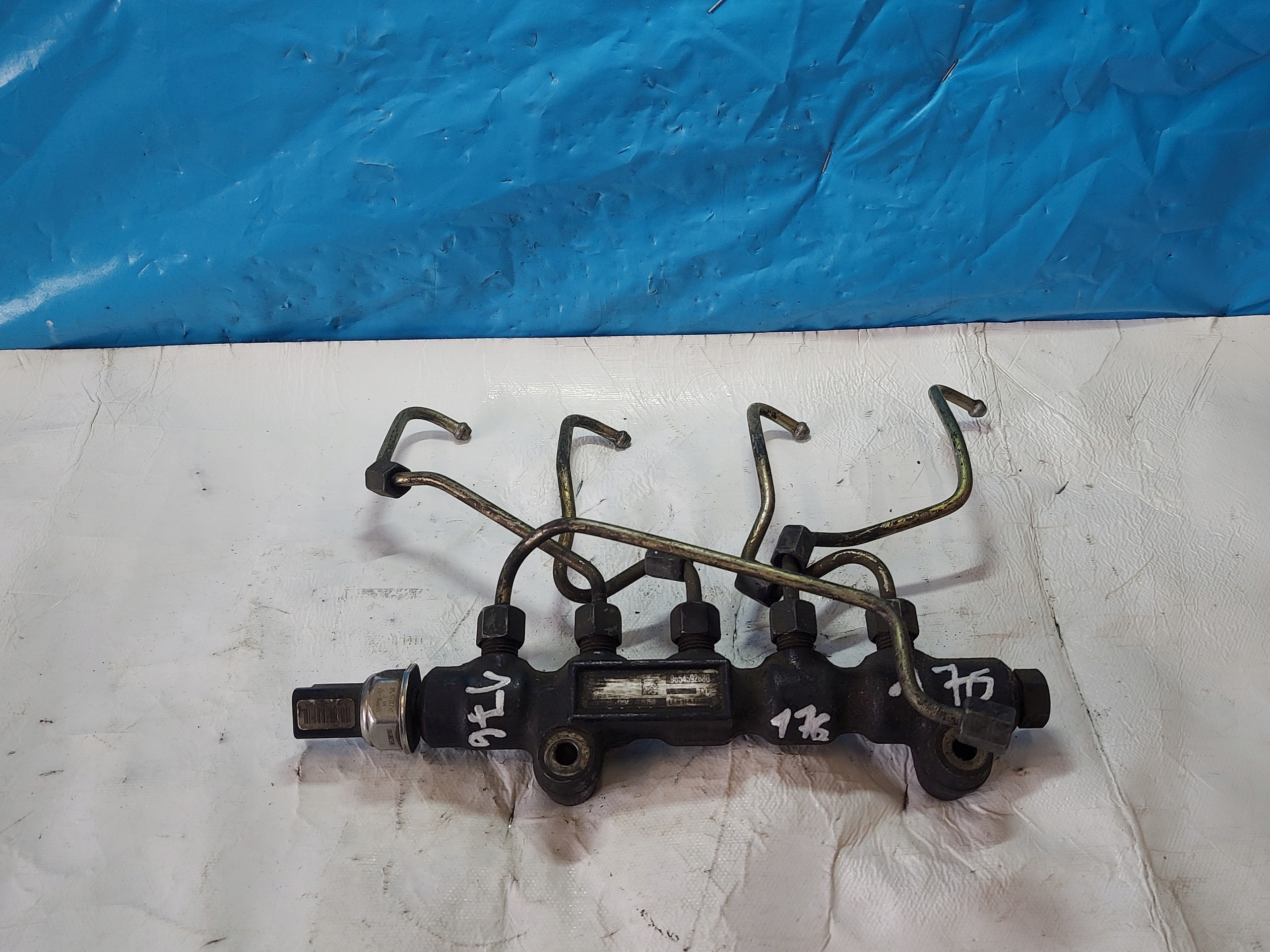 Rampe injection CITROEN C2 1.4 HDI 9654592680