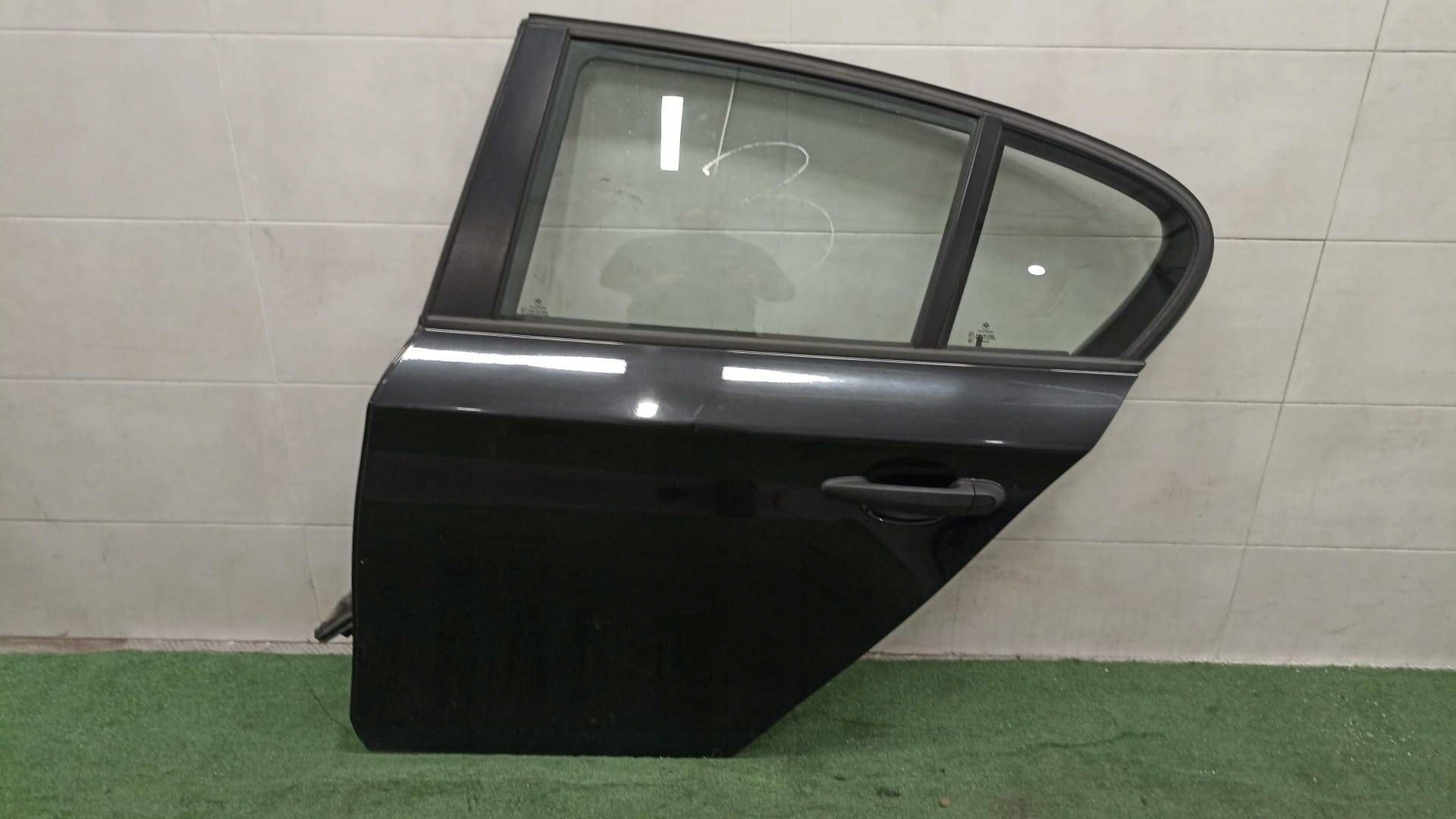 BMW E87 door left rear part colour 475 BLACKSAPPHIRE