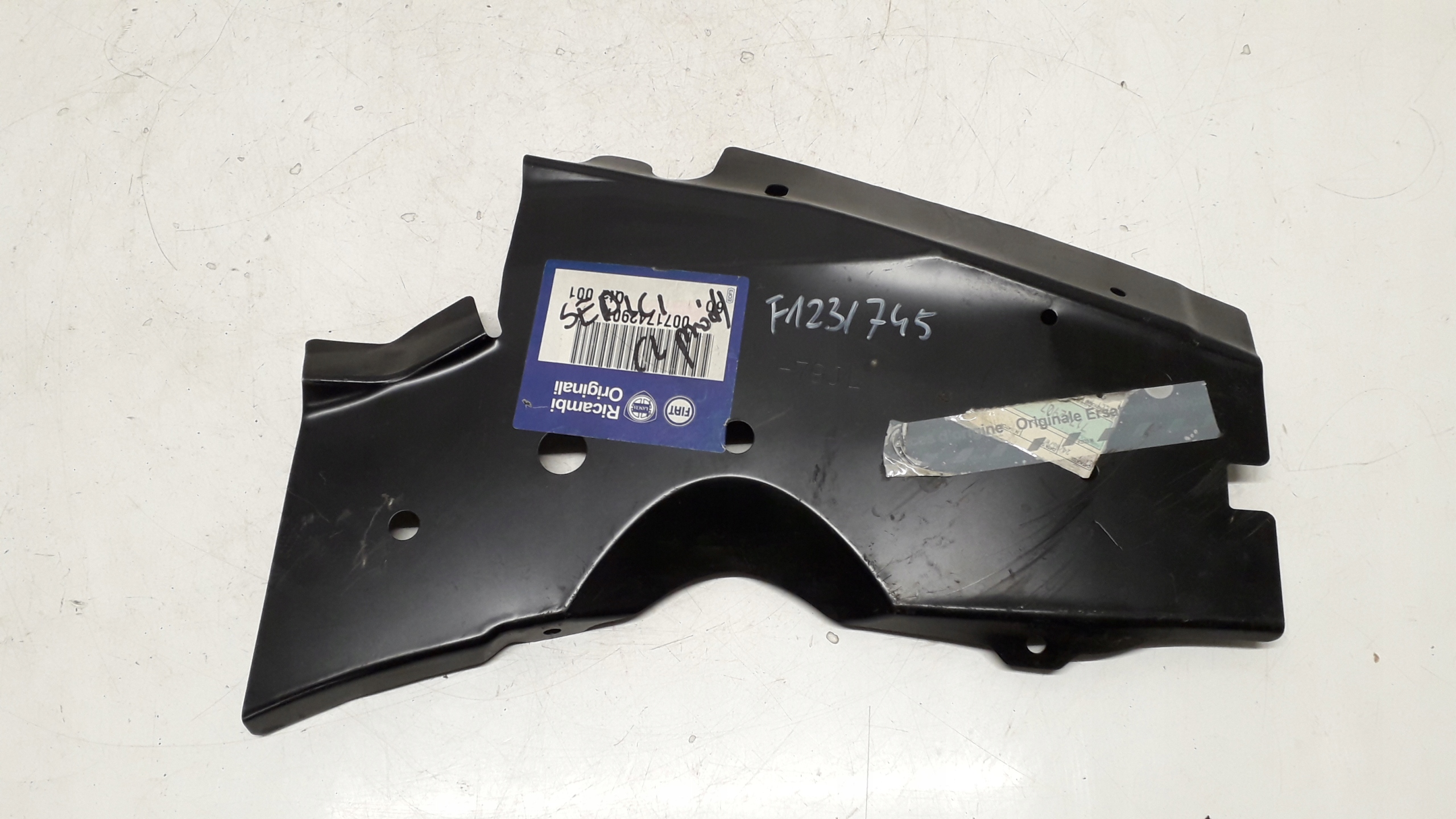 FIAT SEDICI ФАРТУК ЛОНЖЕРОН 71742907