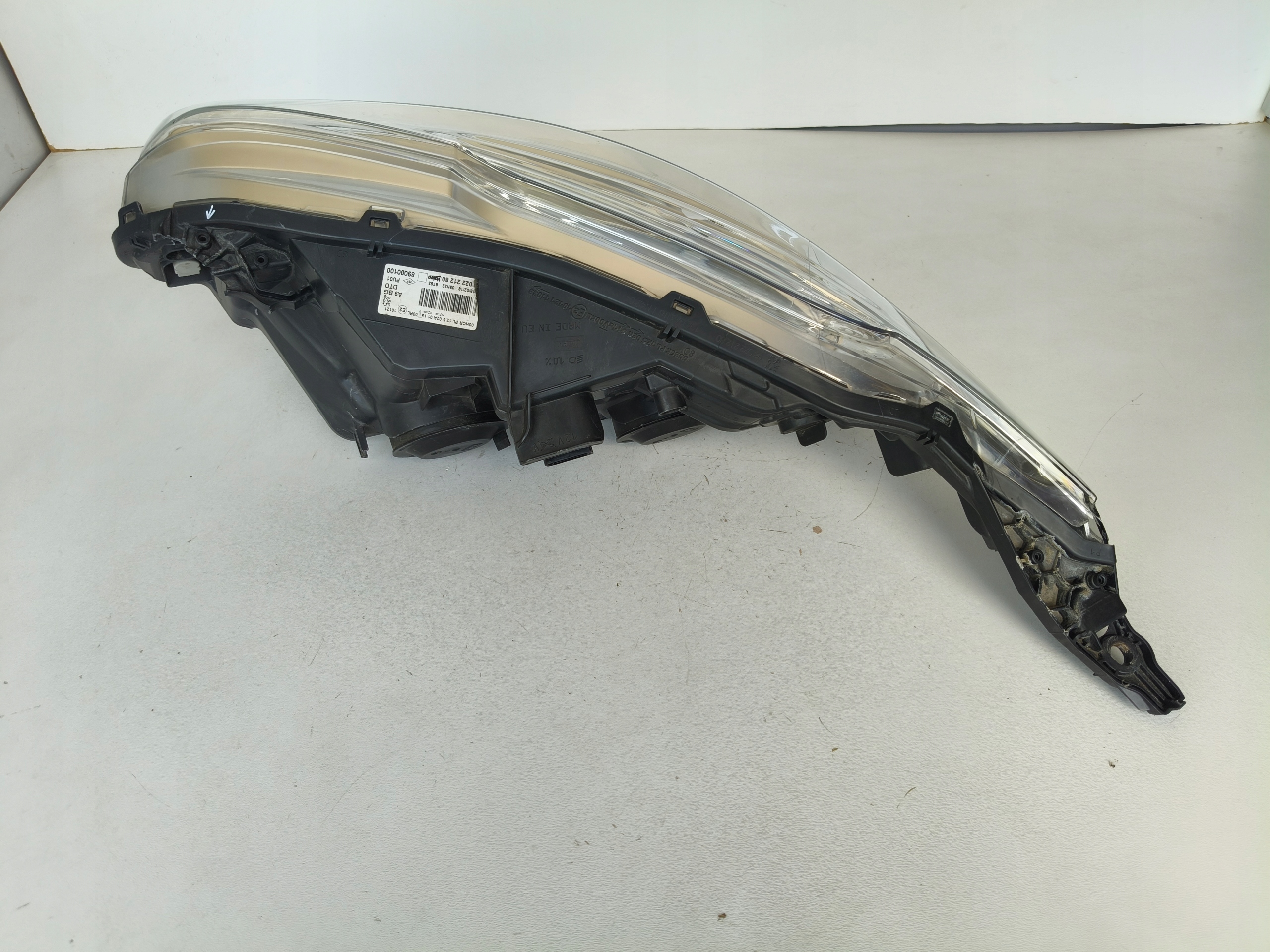 light right REFLEKTOR PEUGEOT 208 12-15
