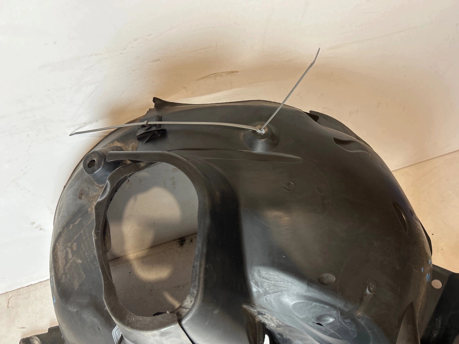 complete mudguard left front Mercedes W204 Lift C-Klasa