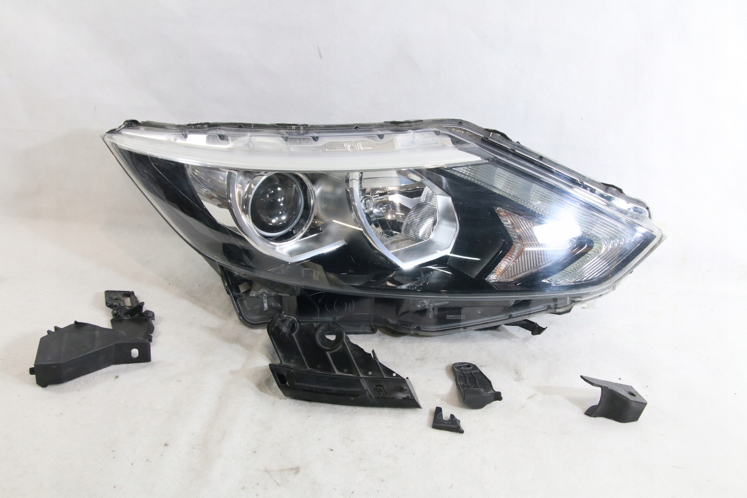 Рефлектор фара простая led europa оригинал nissan qashqai ii 2 j11 2013-17