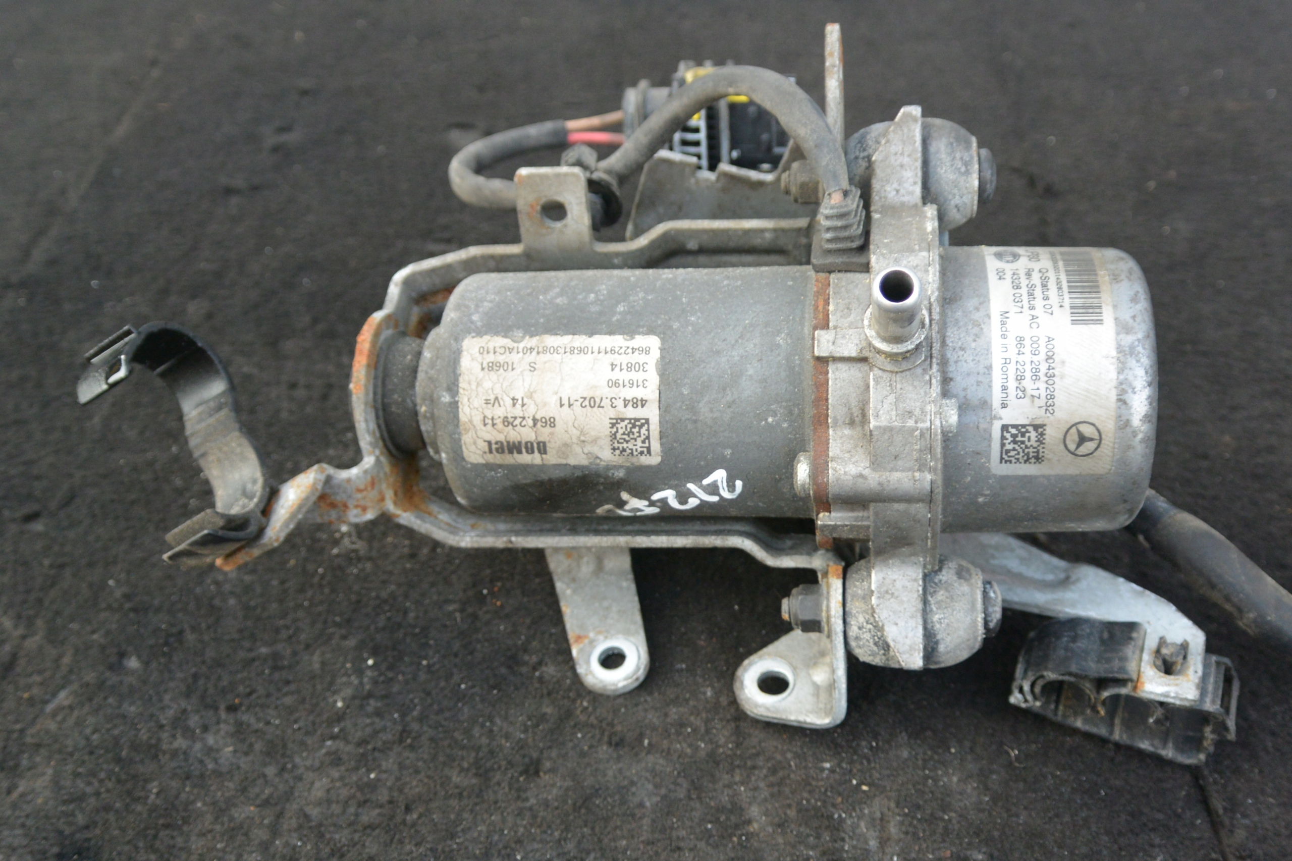 Pompa VACUM MERCEDES W212 LIFT HYBRYDA E300H 2.2CDI