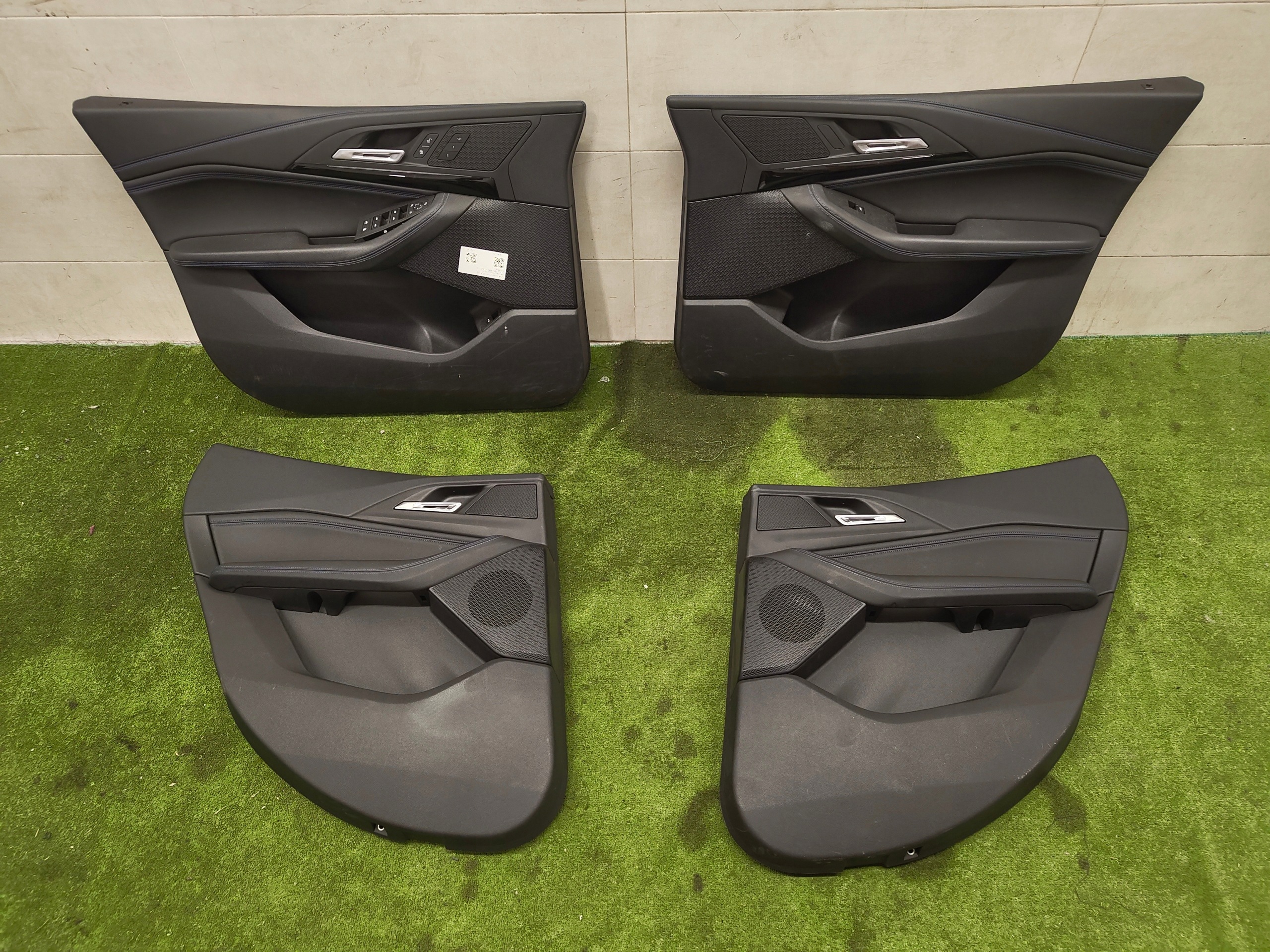 BMW 2 U06 side side upholstery door KOMPLET
