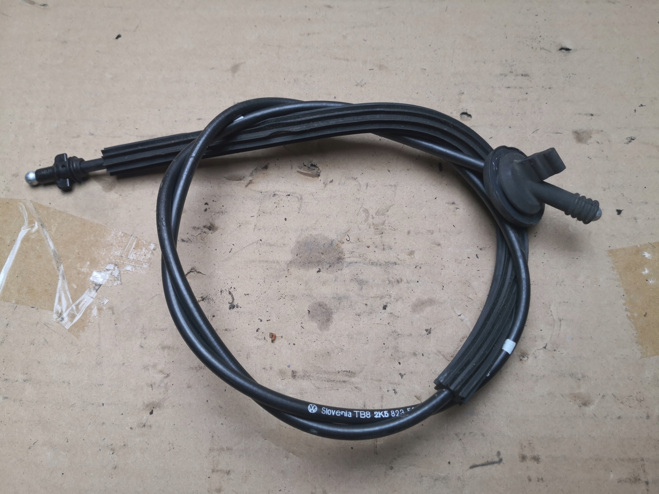 Câble pour l’ouverture du capot VW CADDY III 2K5823535