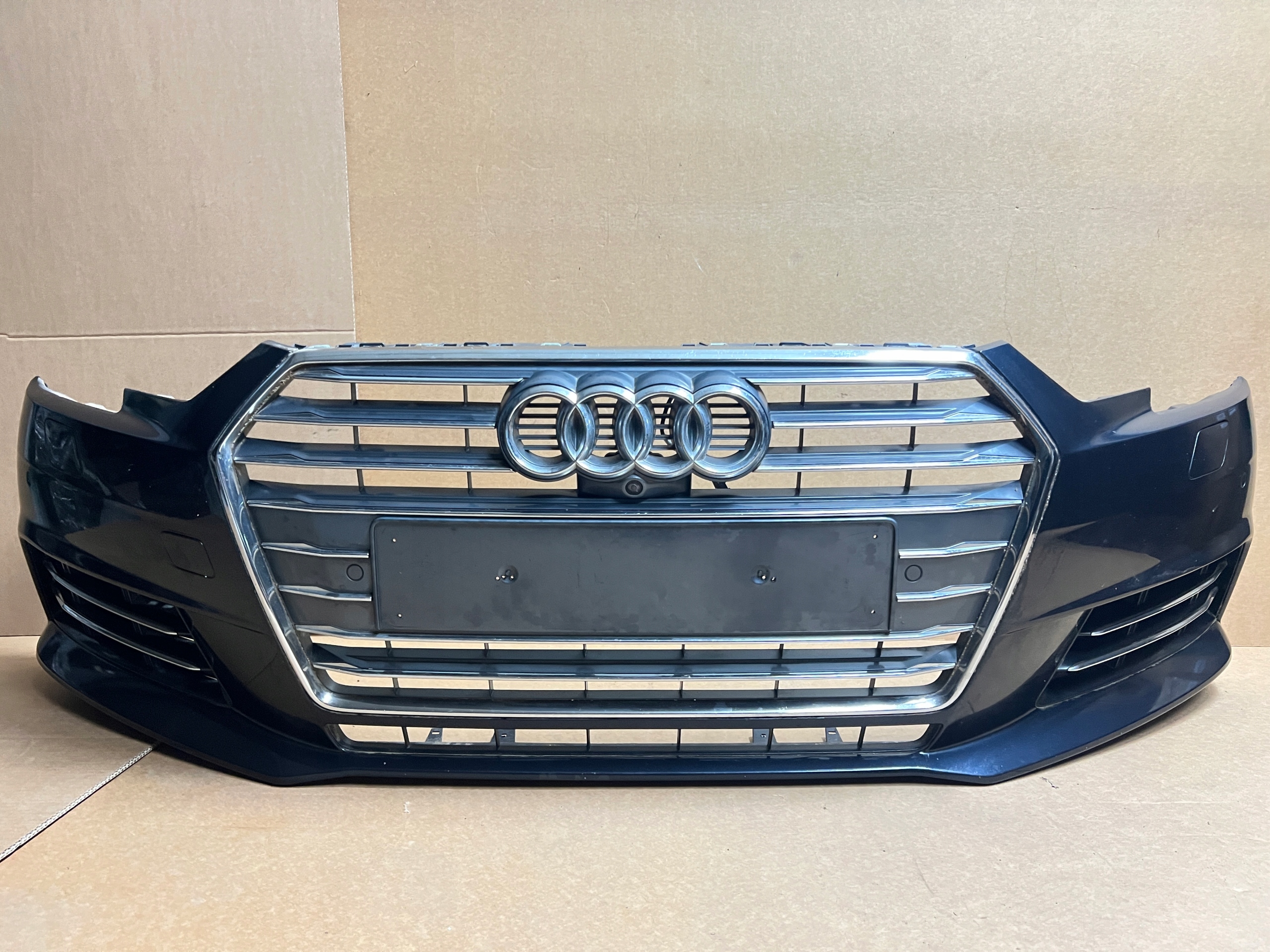 ZDERZAK PRZEDNI ZDERZAK PRZÓD AUDI A4 B9 8W LX5R 6 x PDC Strona zabudowy przód