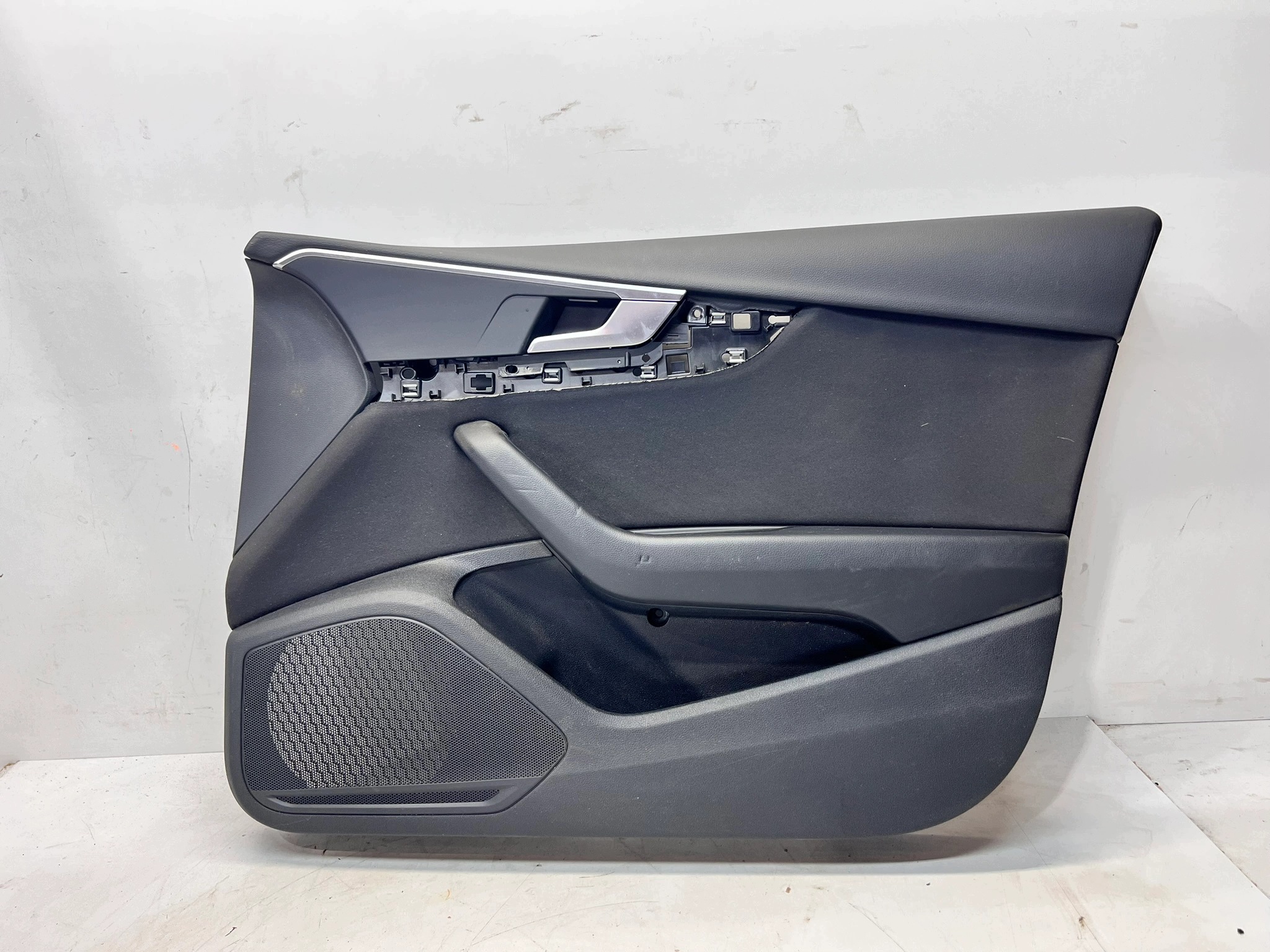 side door right front AUDI A4 B9 8W086711 8W1867106E