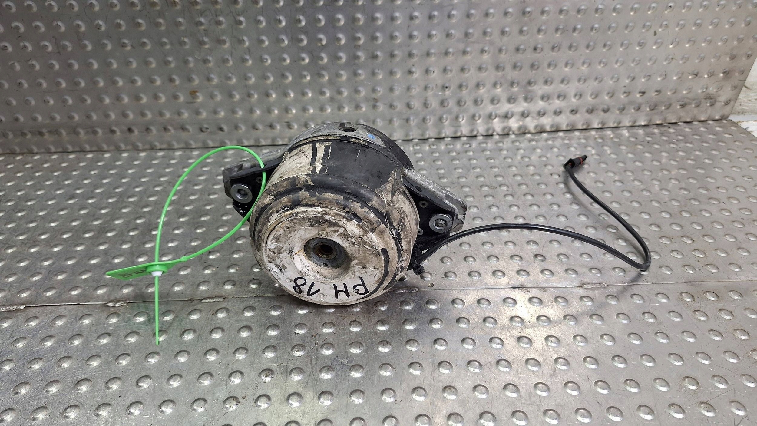 engine mount left A1662400300 MERCEDES GLE W166 C292 GLS X166 3.0D