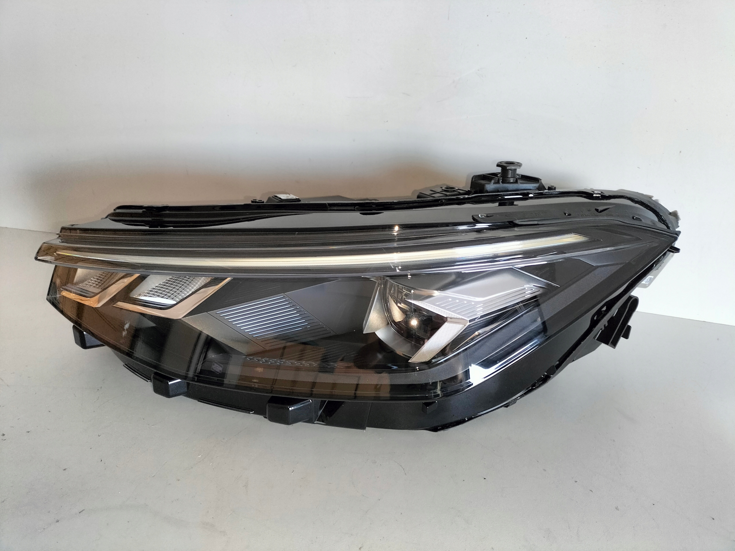 far prednja reflektor lijeva VW PASSAT B9 24- FULL LED