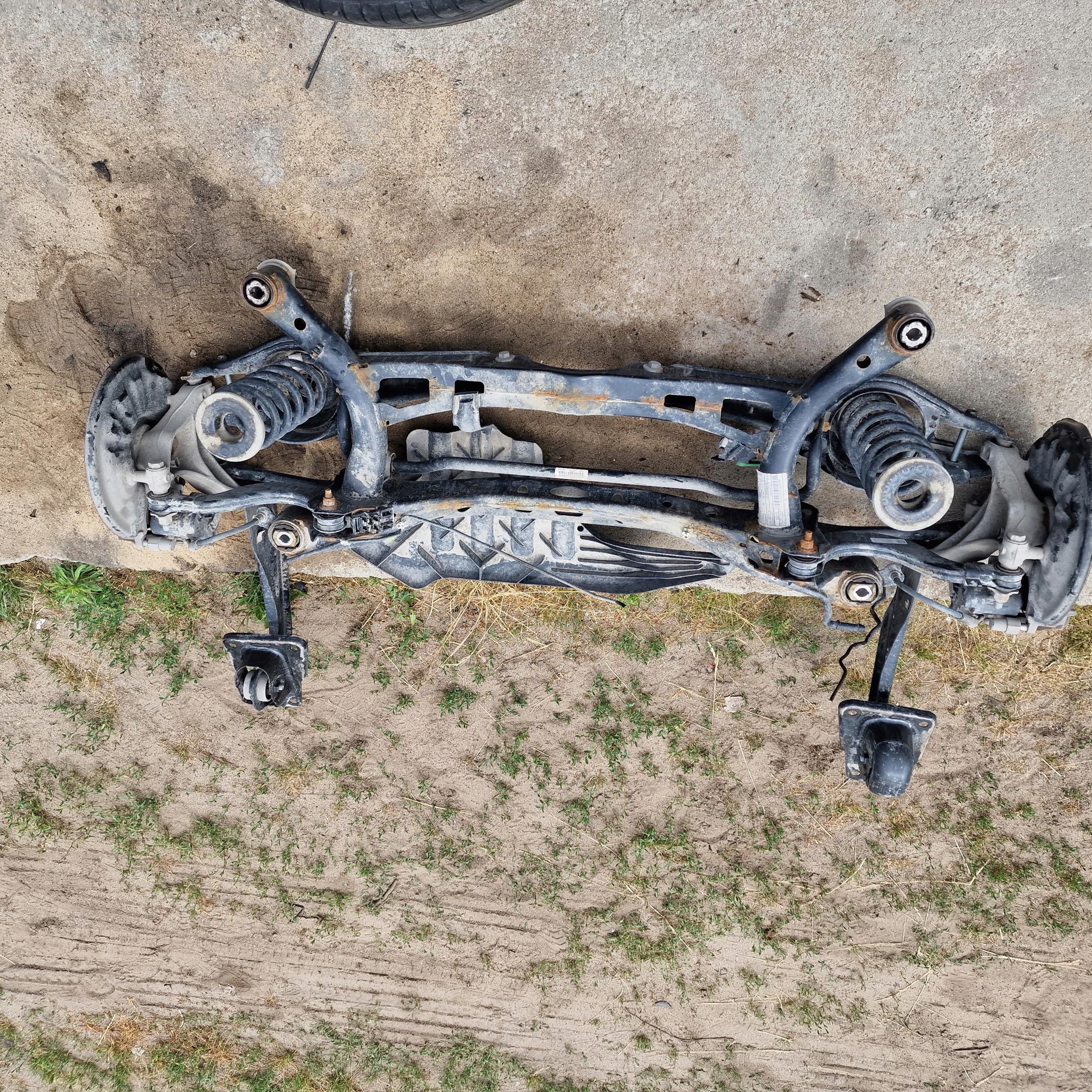 ZAWIESZENIE TYLNE KPL. AUDI Q3 83A 2WD