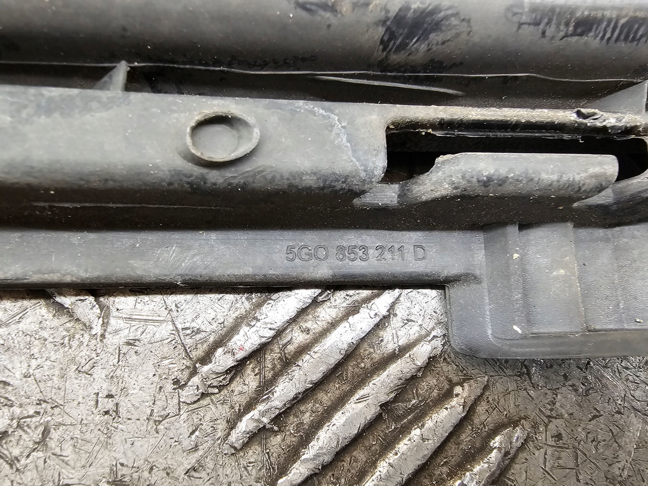 GOLF VII grid grille of a bumper left right front front 5G0853211D