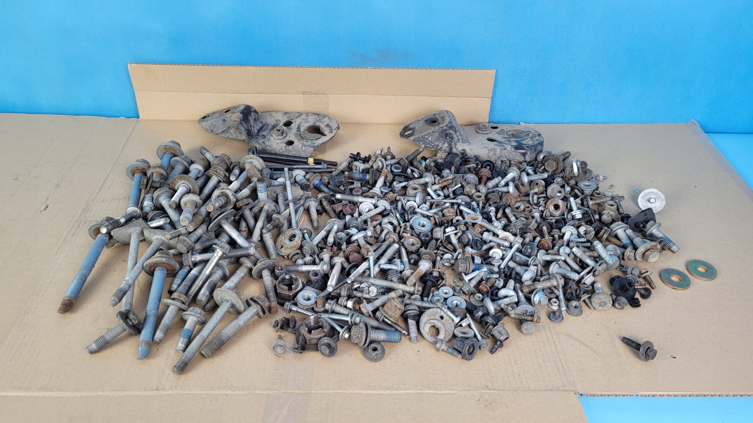 MUSTANG VI ŚRUBY KAROSERII WNĘTRZA ZAWIESZENIA