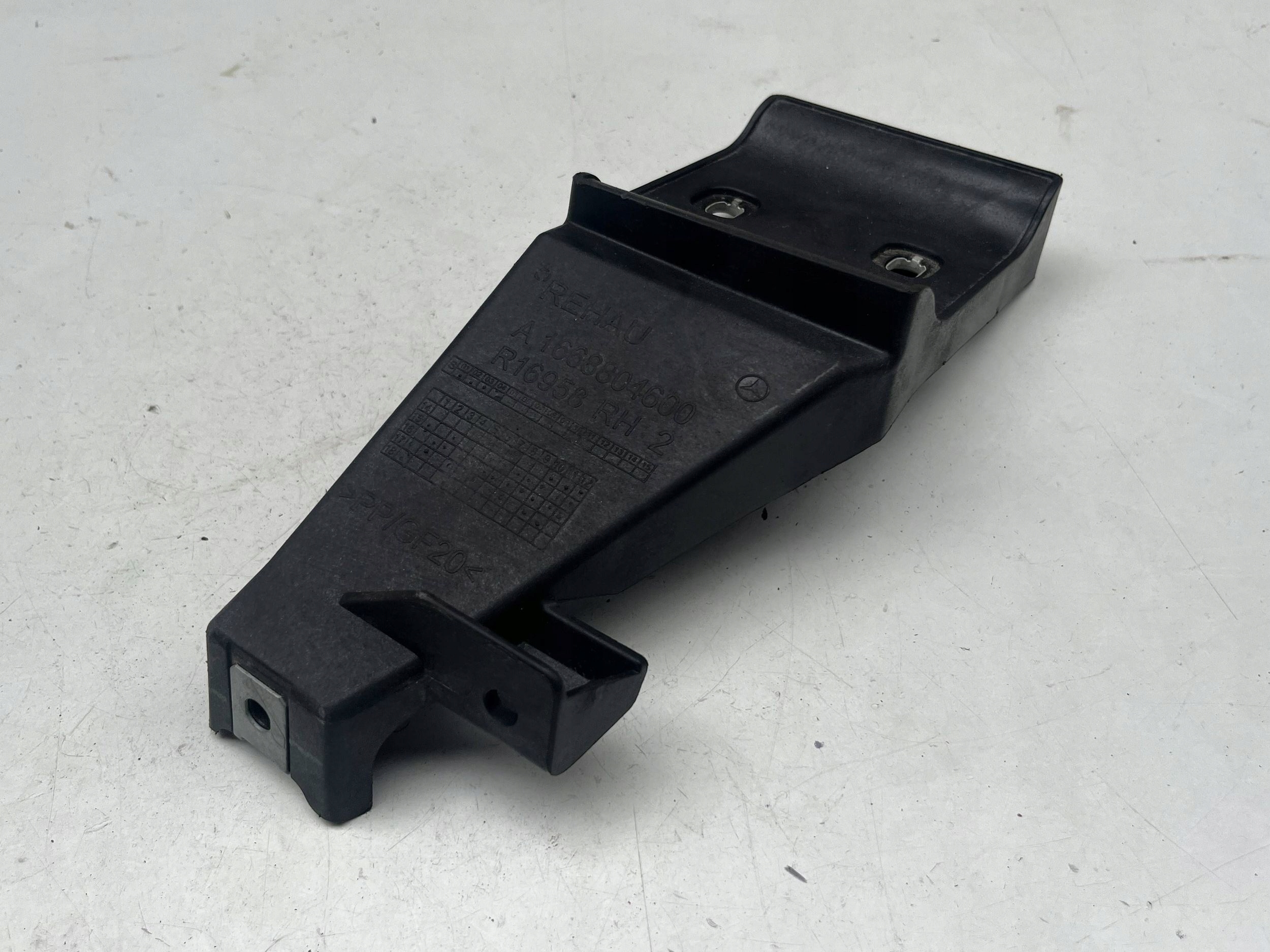 holder bumper bracket right rear part MERCEDES W166 1668804600 !J