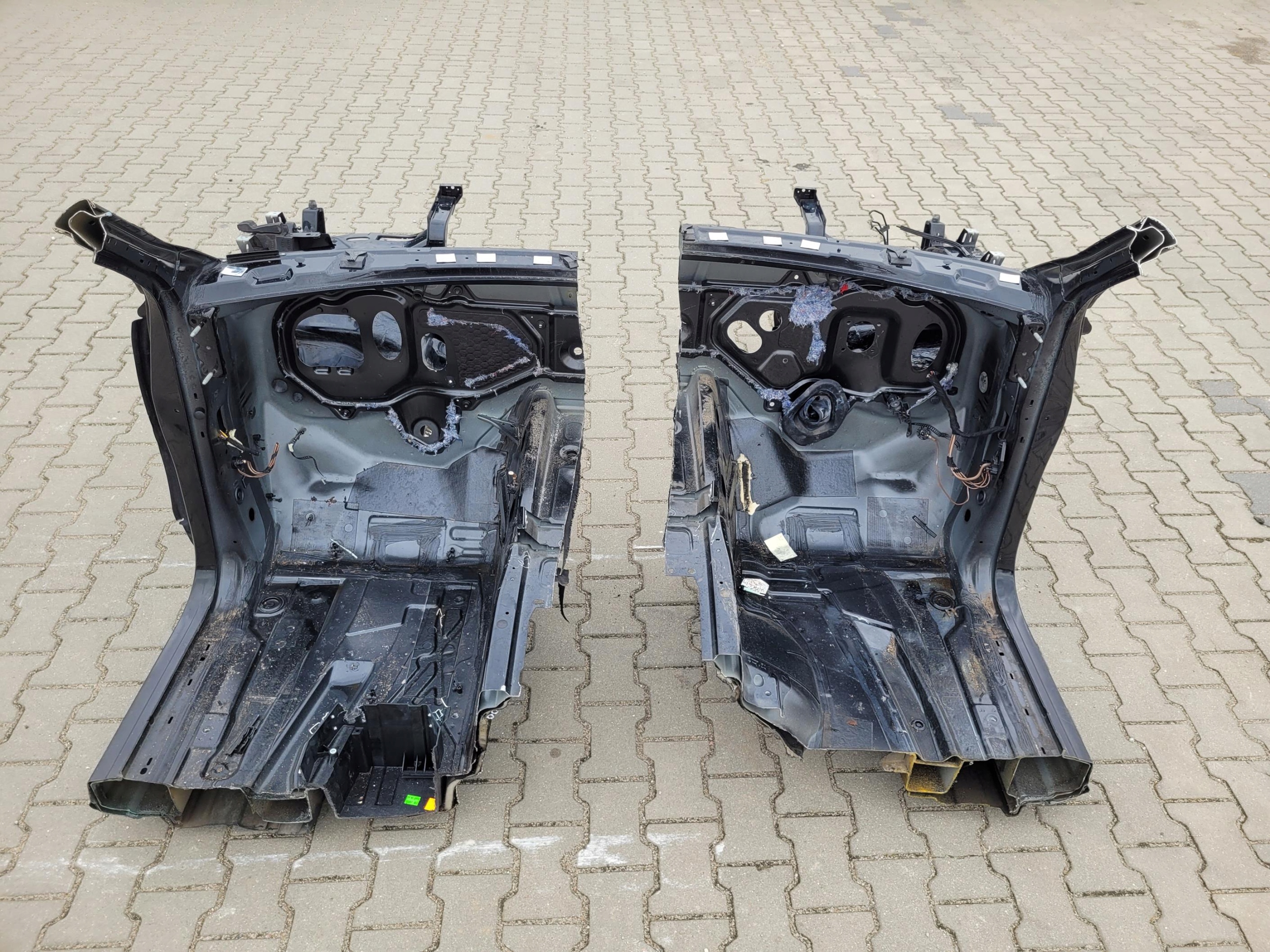 quarter front front left right quarter VW TOUAREG II 2 7P 041