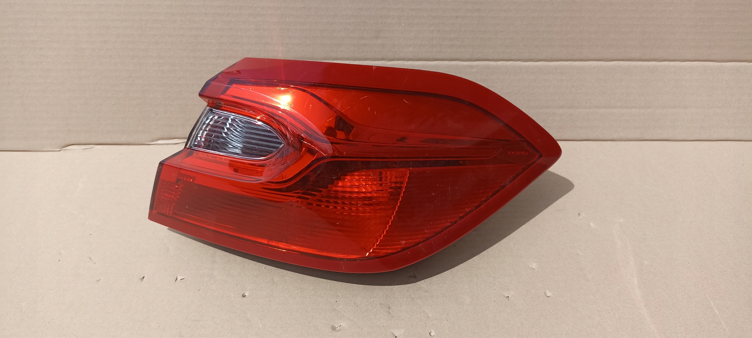 LAMPA TYLNA PRAWA FORD FIESTA MK8 H1BB-13404-AH