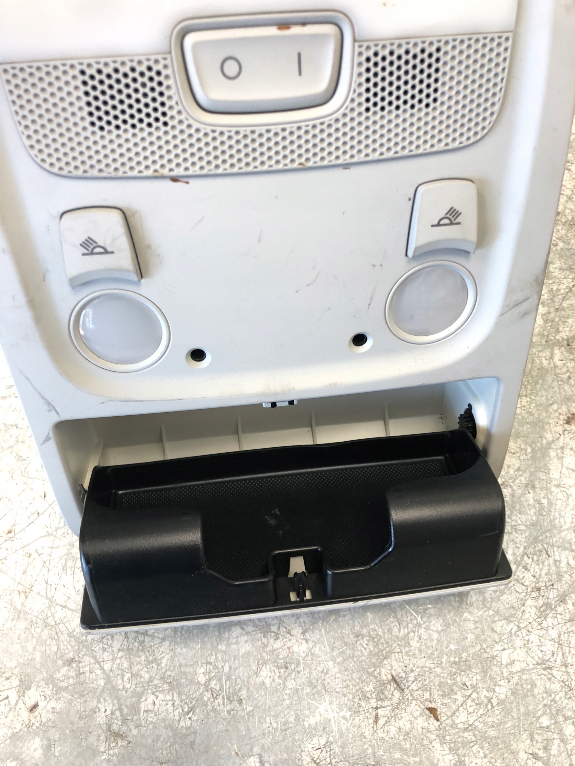 FANALE OSWIETLENIE cabina A4 B8 A5 8T0947135A