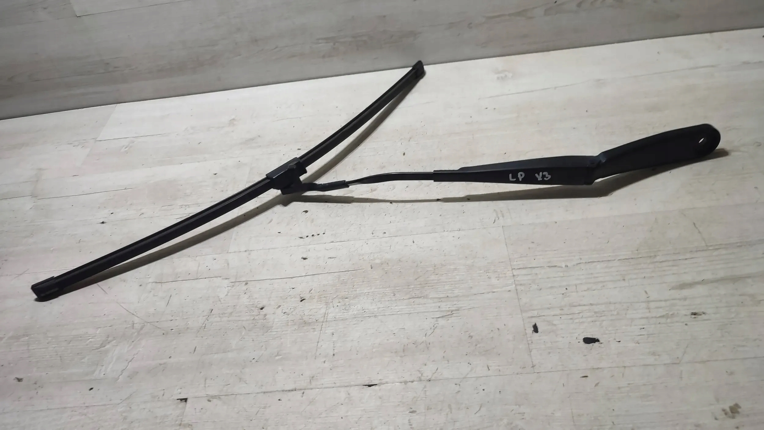 BMW X3 F25 15r 2.0d wiper arm left front