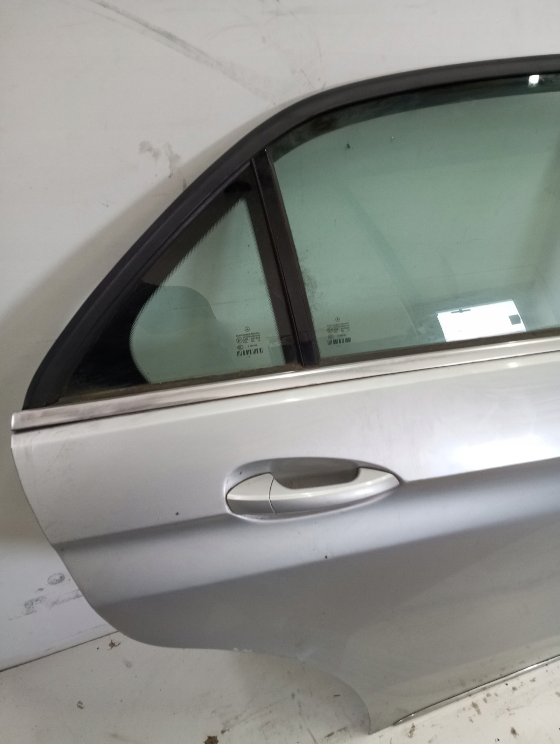 door right rear. MERCEDES E KLASA 212 sedan