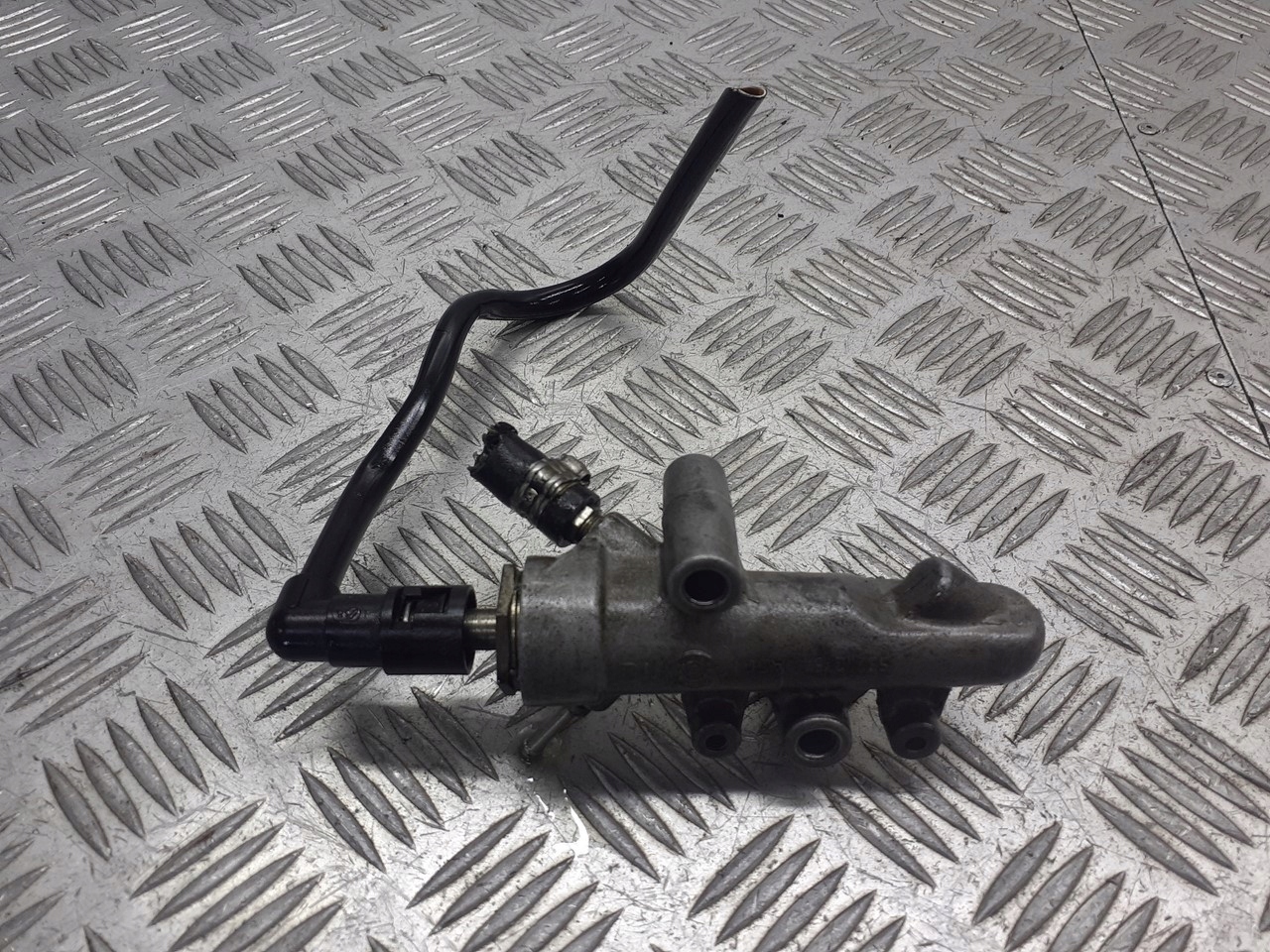 ROZDZIELACZ PALIWA OPEL ZAFIRA B 1.9 CDTI 55202754