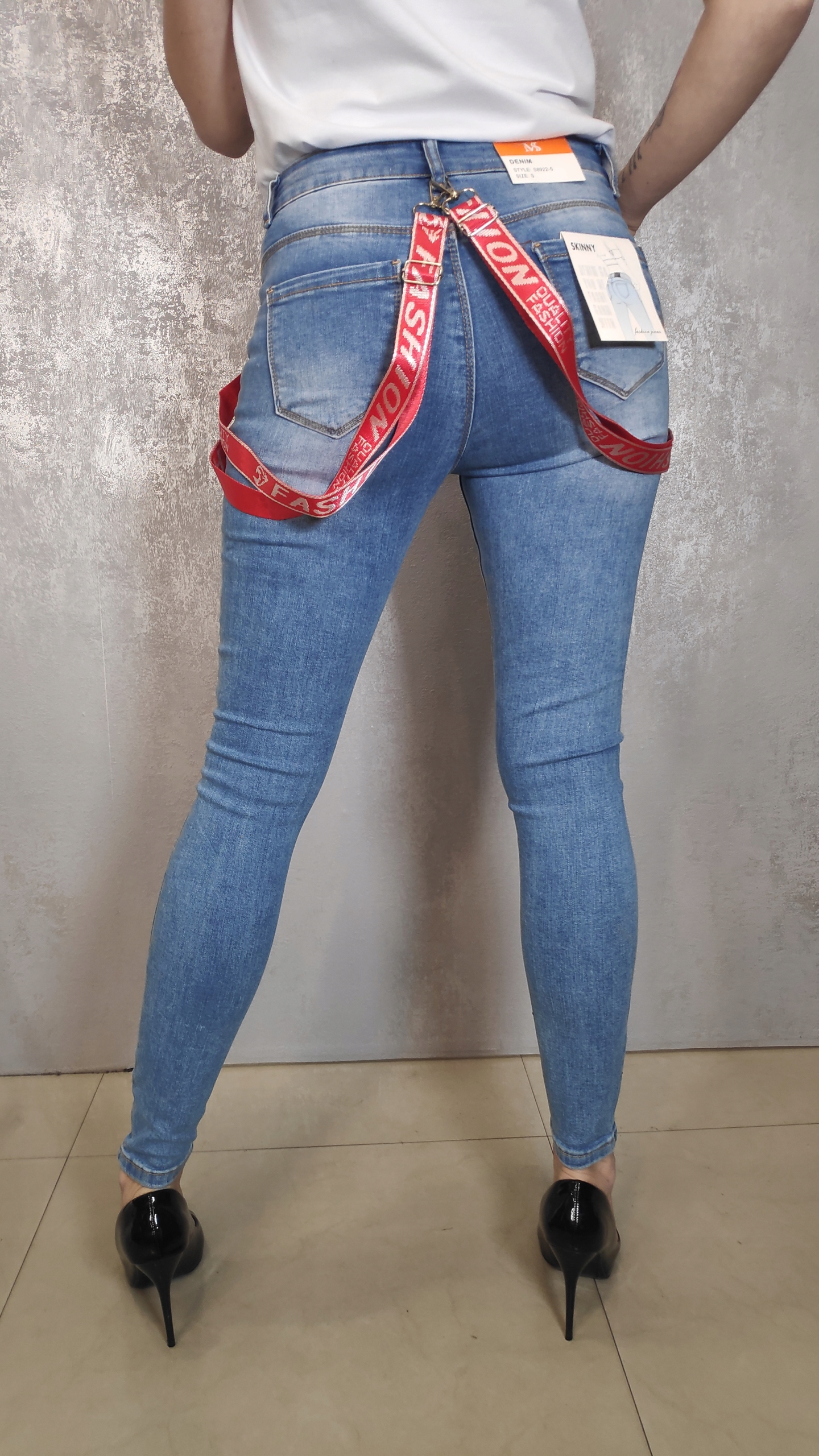 SPODNIE JEANSOWE DAMSKIE RURKI KLASYCZNE JEANSY S Kolor niebieski