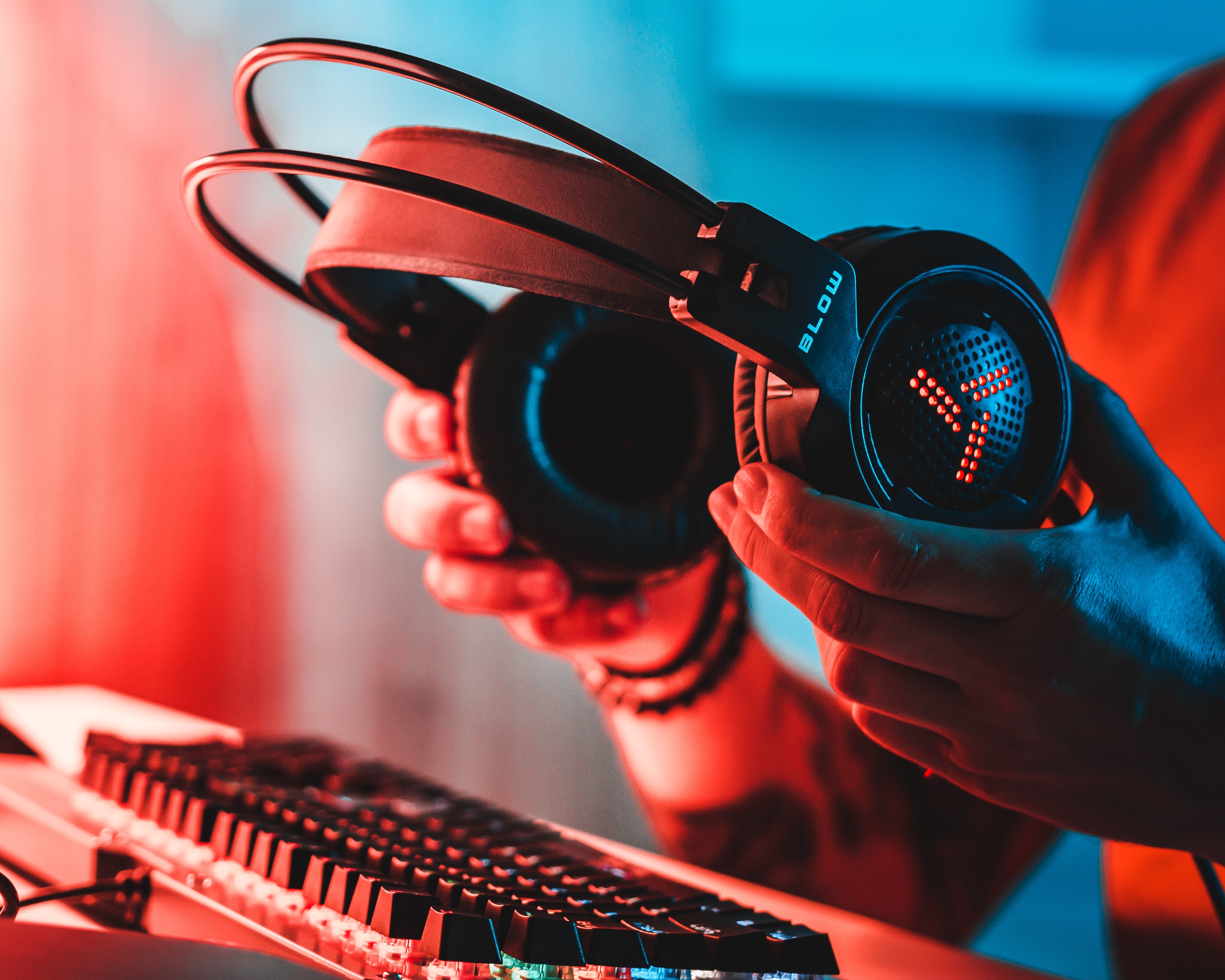 SŁUCHAWKI GAMINGOWE DLA GRACZY LED + MIKROFON Kolor czarny