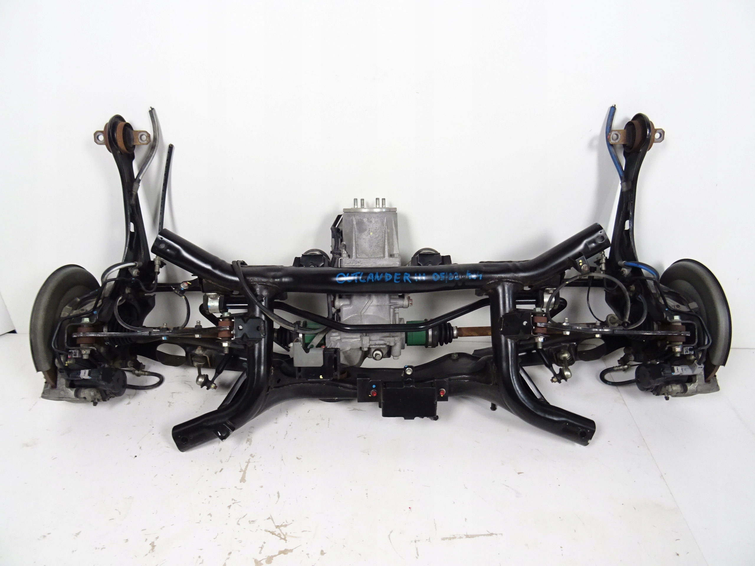 OUTLANDER III 4X4 BELKA ZAWIESZENIA TYLNA DYFER